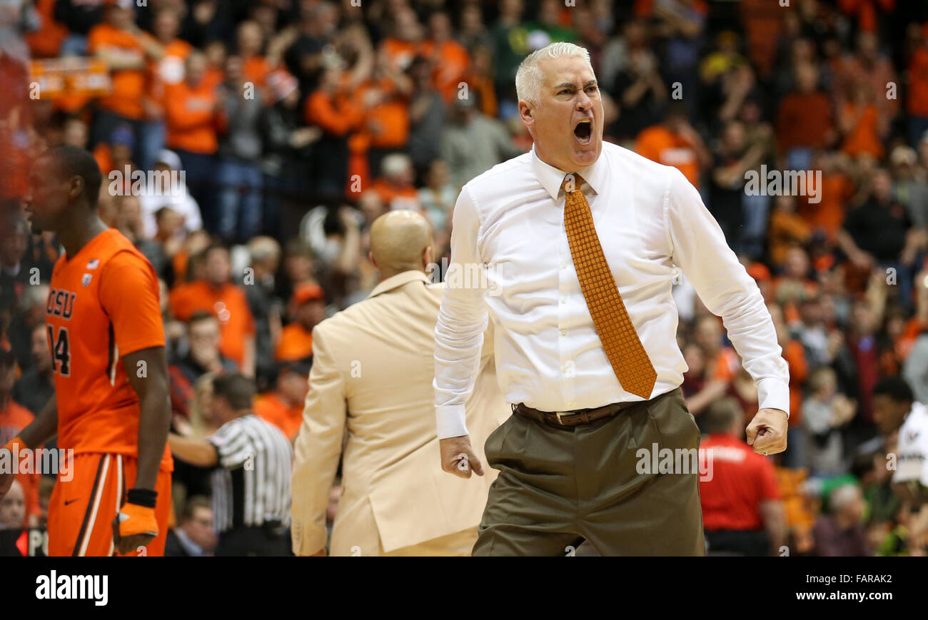 WAYNE TINKLE celebrates to the crowd. The Oregon State Beavers host the University of Oregon Ducks at Gill Coliseum in Corvallis, OR, on Janurary 3rd, 2016. 3rd Jan, 2016. Photo by David Blair Credit:  David Blair/ZUMA Wire/Alamy Live News Stock Photo