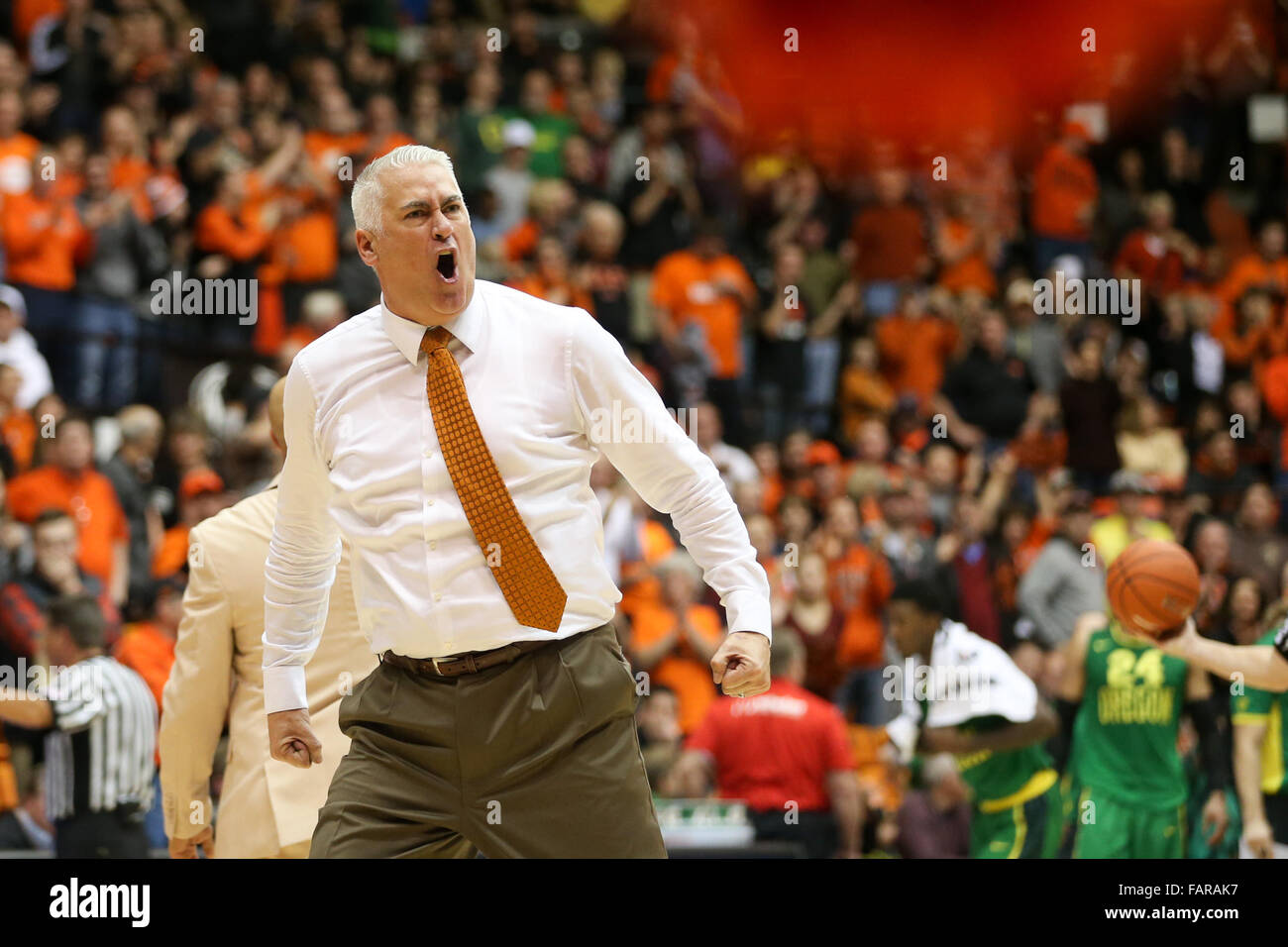 WAYNE TINKLE celebrates to the crowd. The Oregon State Beavers host the University of Oregon Ducks at Gill Coliseum in Corvallis, OR, on Janurary 3rd, 2016. 3rd Jan, 2016. Photo by David Blair Credit:  David Blair/ZUMA Wire/Alamy Live News Stock Photo