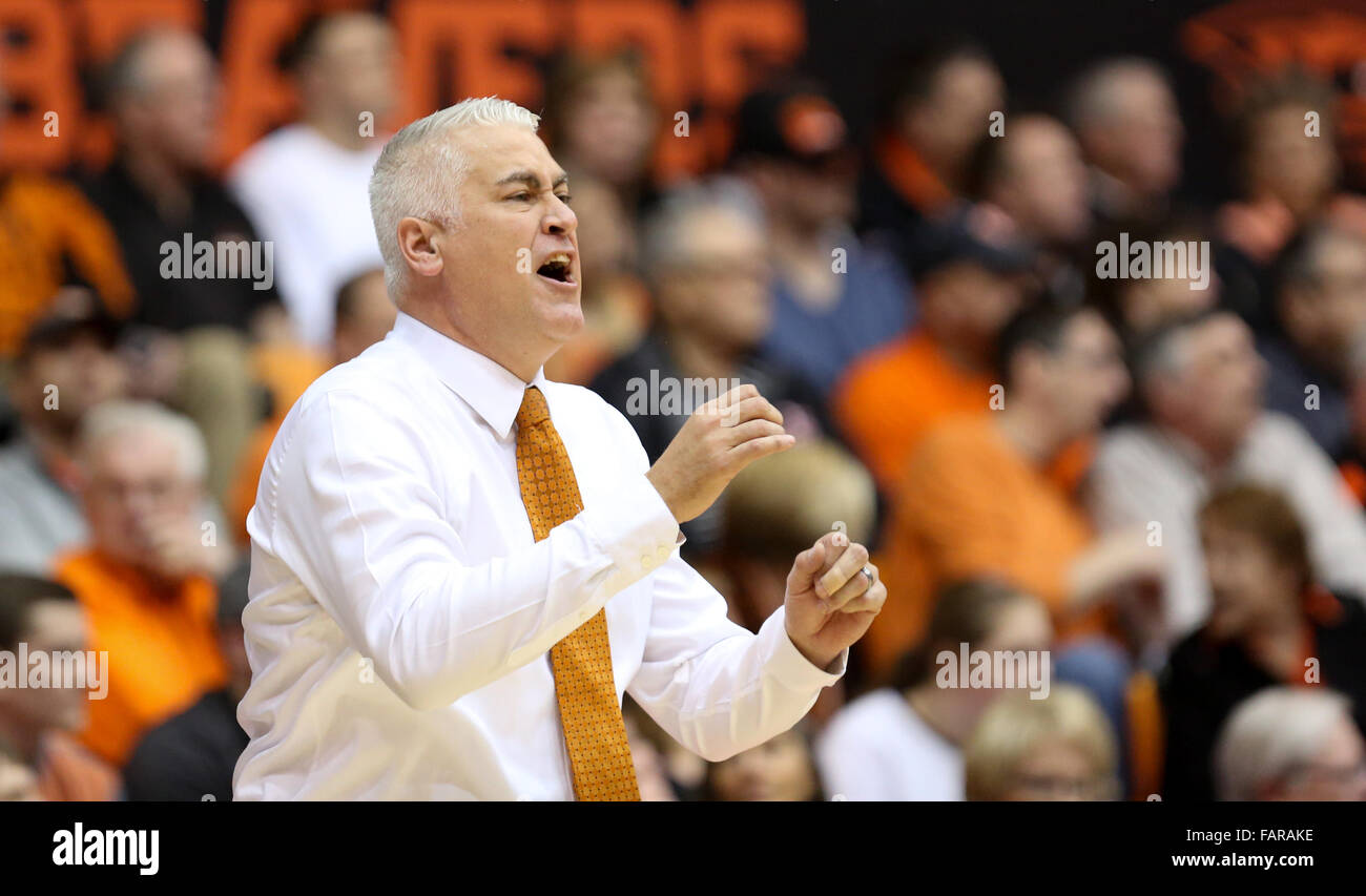 WAYNE TINKLE coaches from the sideline. The Oregon State Beavers host the University of Oregon Ducks at Gill Coliseum in Corvallis, OR, on Janurary 3rd, 2016. 3rd Jan, 2016. Photo by David Blair Credit:  David Blair/ZUMA Wire/Alamy Live News Stock Photo