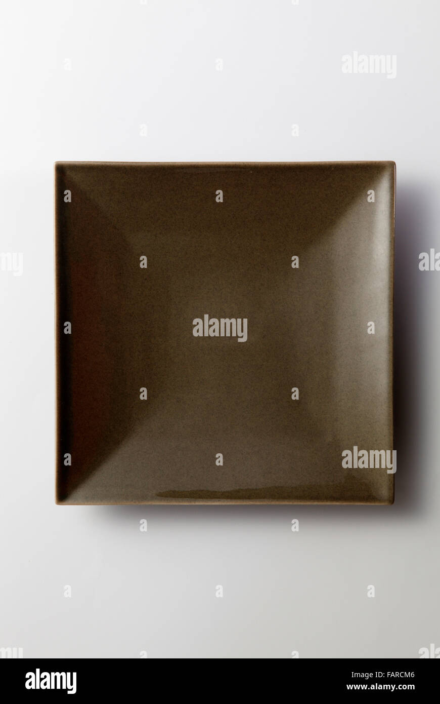 Clean white dinner plate with drop shadow Stock Photo Alamy