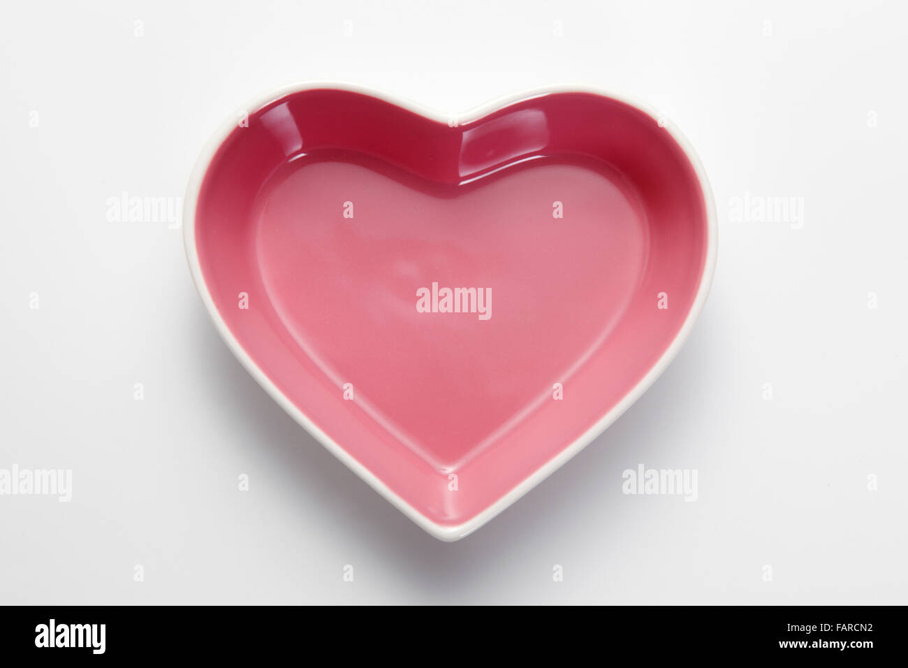 Clean white dinner plate with drop shadow Stock Photo Alamy