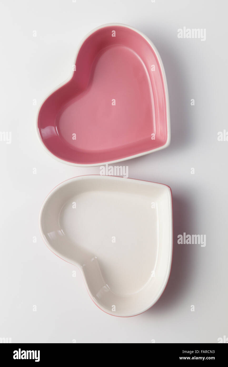 Clean white dinner plate with drop shadow Stock Photo Alamy