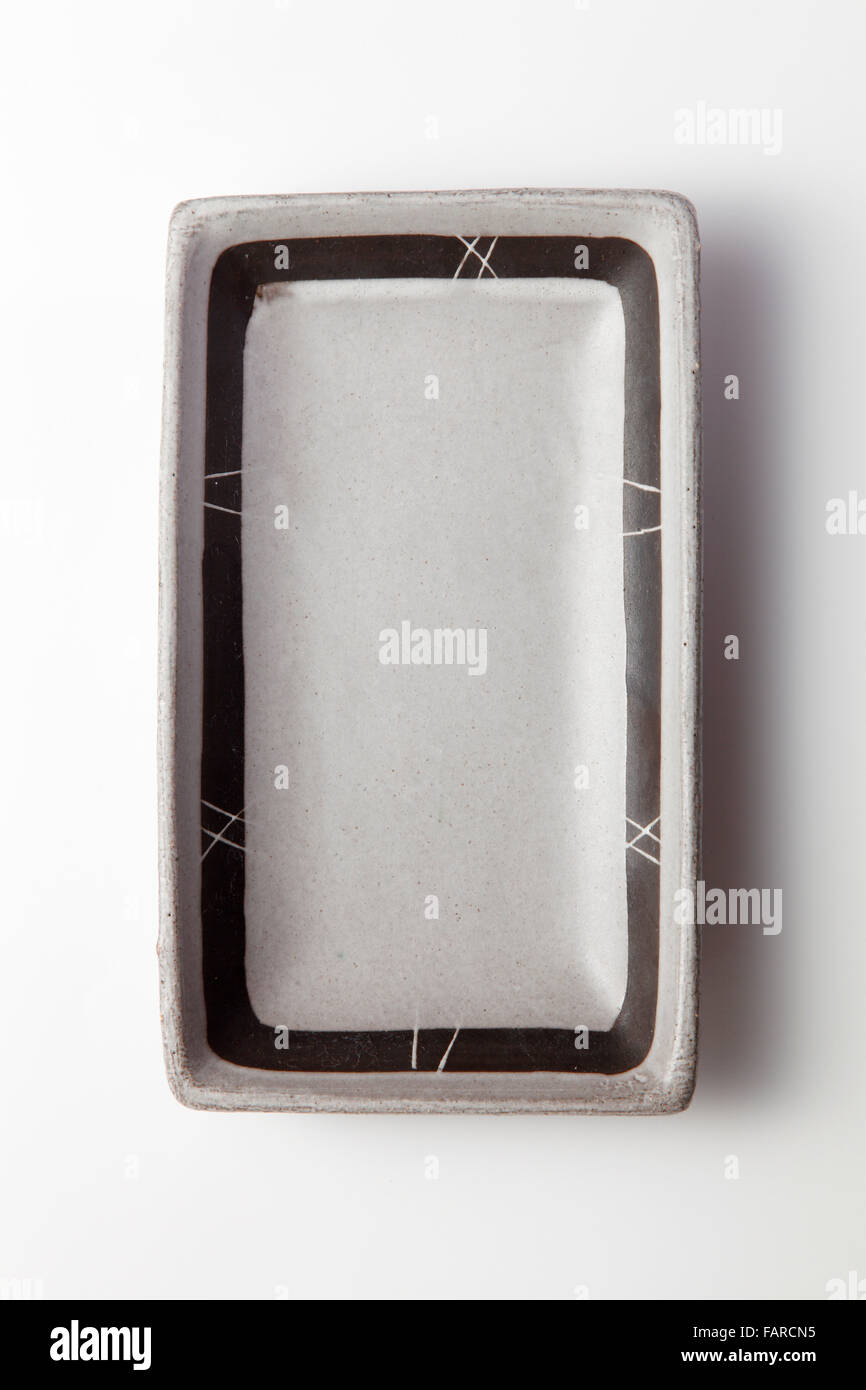 Clean white dinner plate with drop shadow Stock Photo Alamy