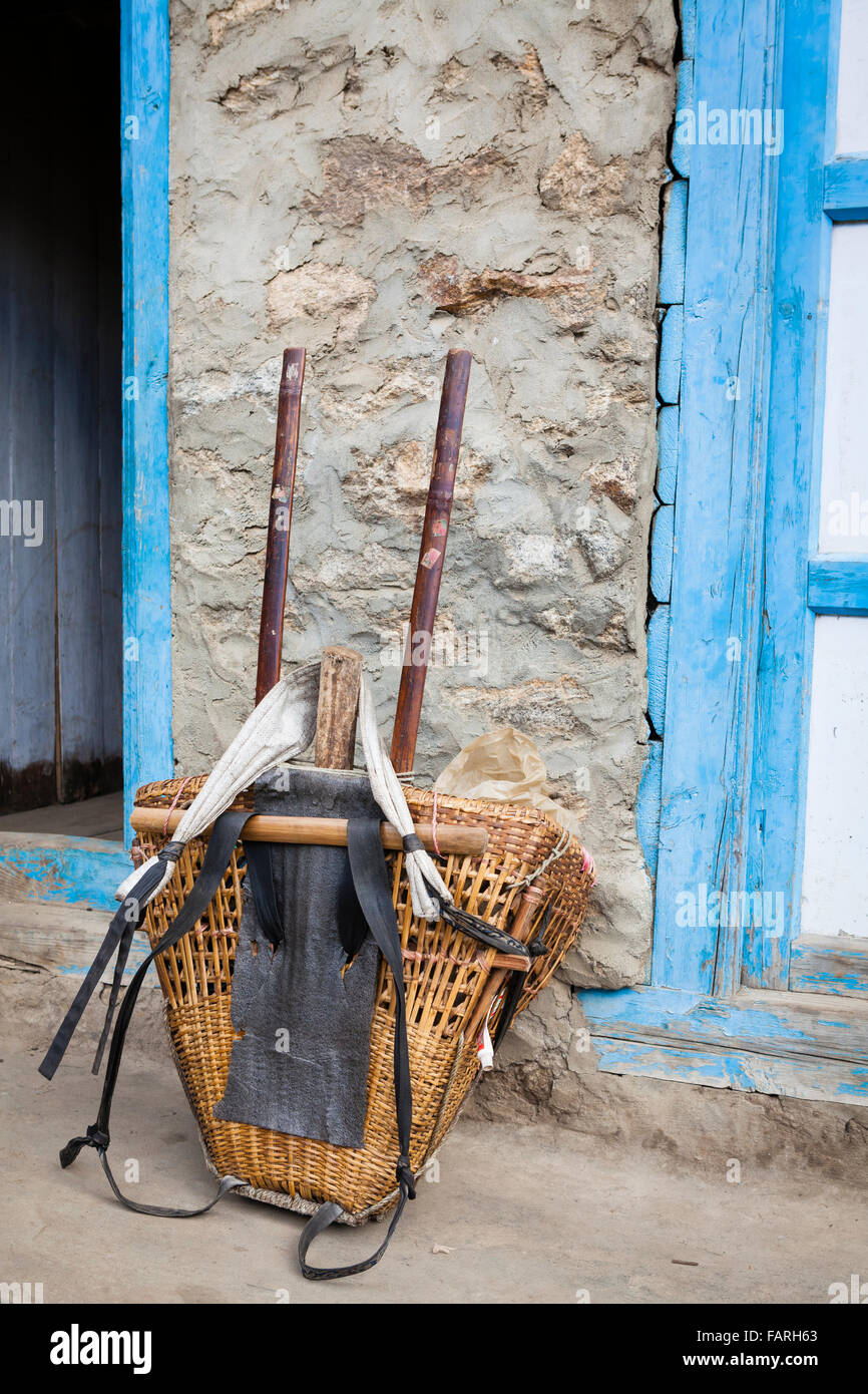 Load carrying basket. Sagarmatha National Park. Solukhumbu District. Nepal. Stock Photo