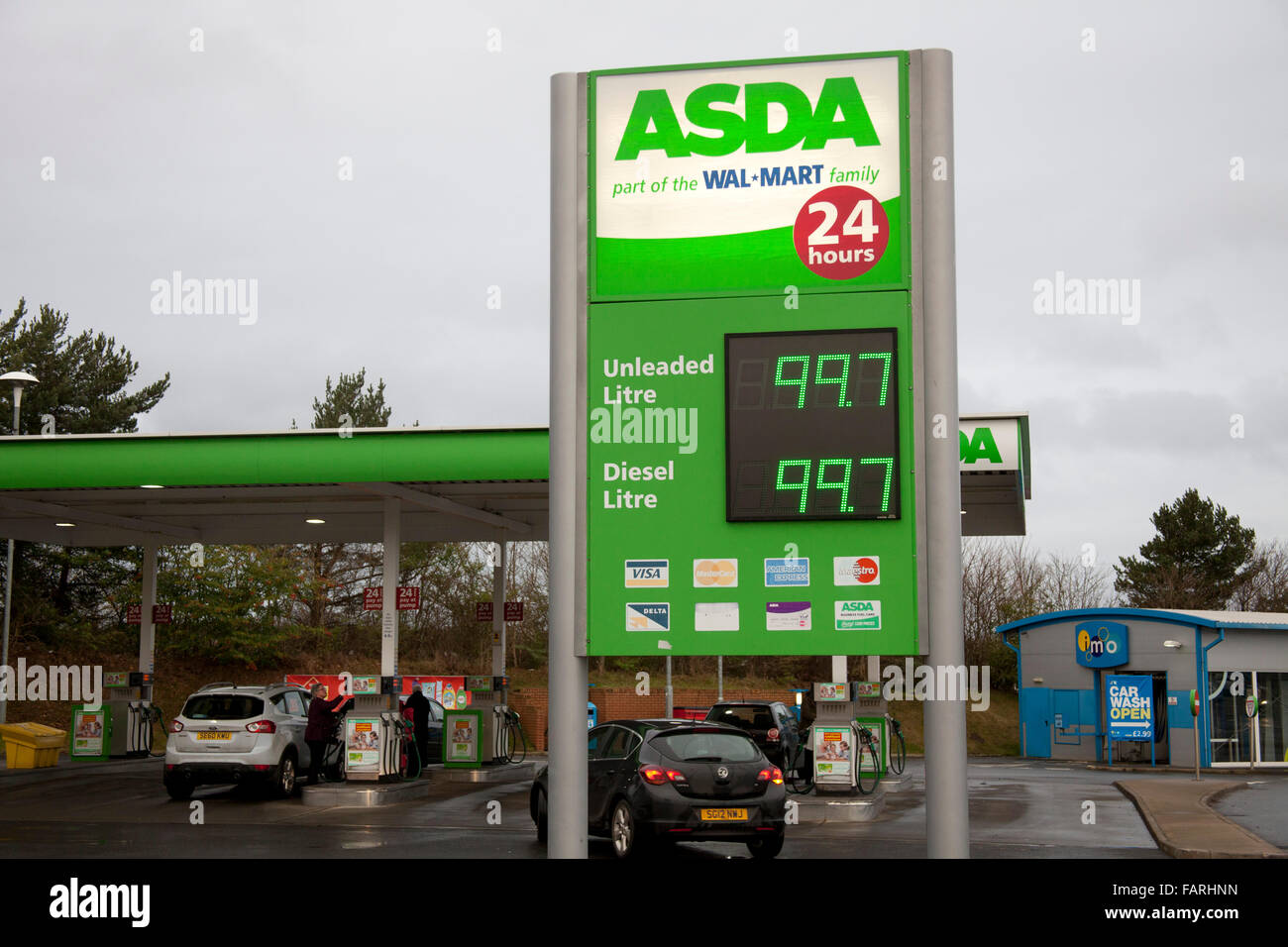 Edinburgh, Scotland, UK. 4th January, 2015. Diesel drops to under one pound at major supermarkets. Stock Photo