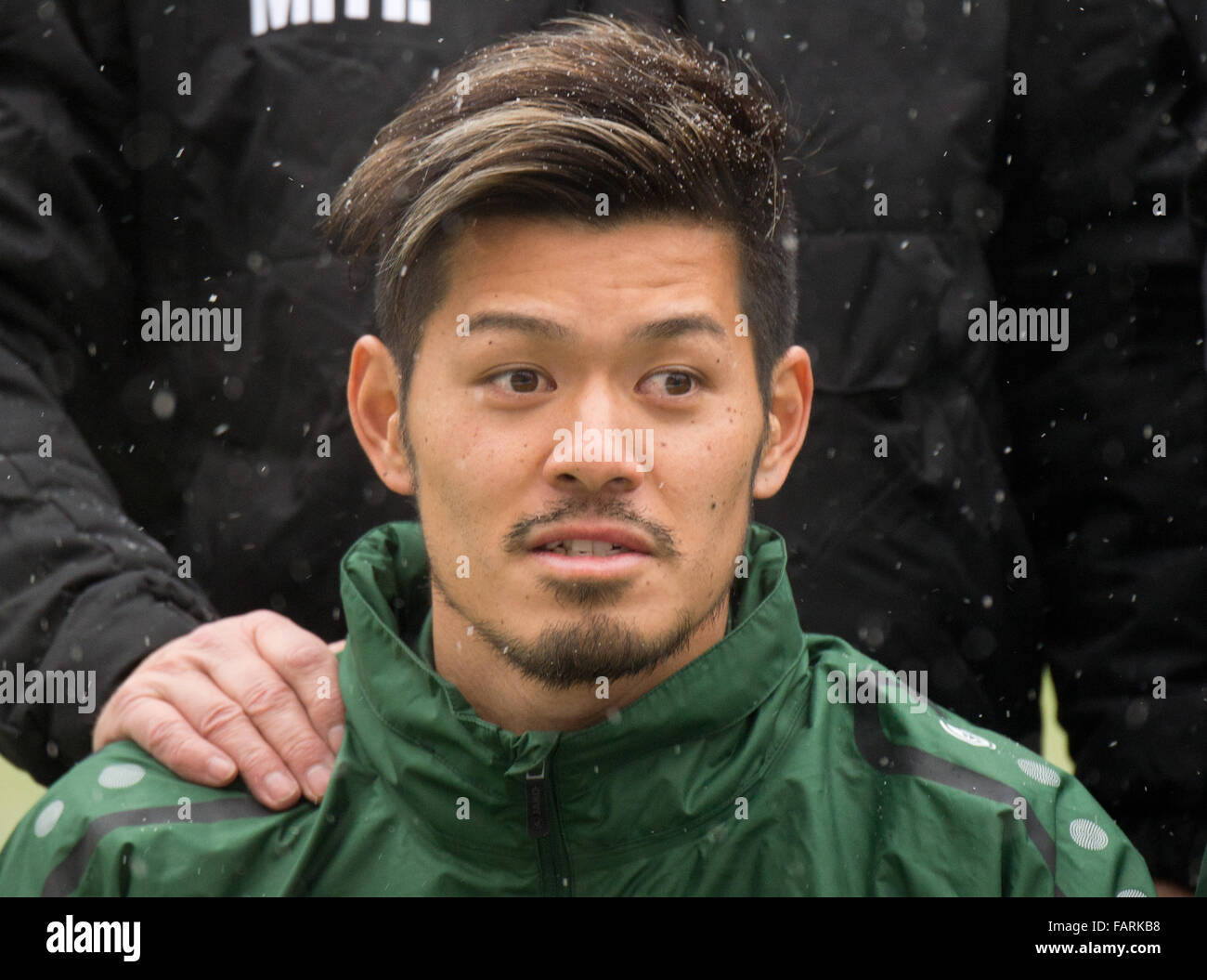 Hanover, Germany. 04th Jan, 2016. New entry Hotaru Yamaguchi of German Bundesliga soccer club Hannover 96 poses for a group photo with team mates at the begining of the new year's first training session at HDI Arena in Hanover, Germany, 04 January 2016. Photo: Julian Stratenschulte/dpa/Alamy Live News Stock Photo
