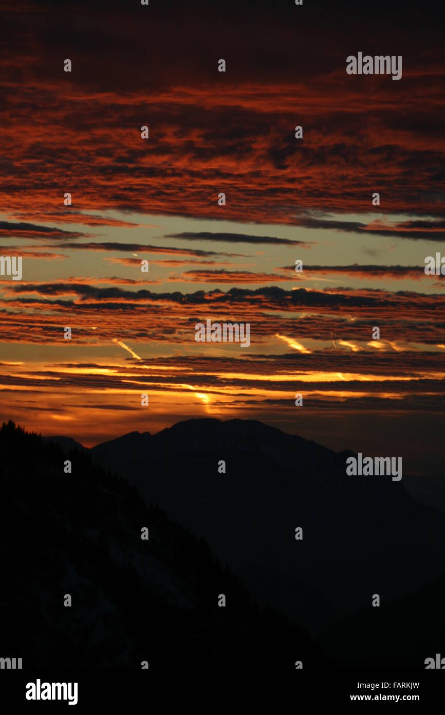 Red sky night mountain hi-res stock photography and images - Alamy