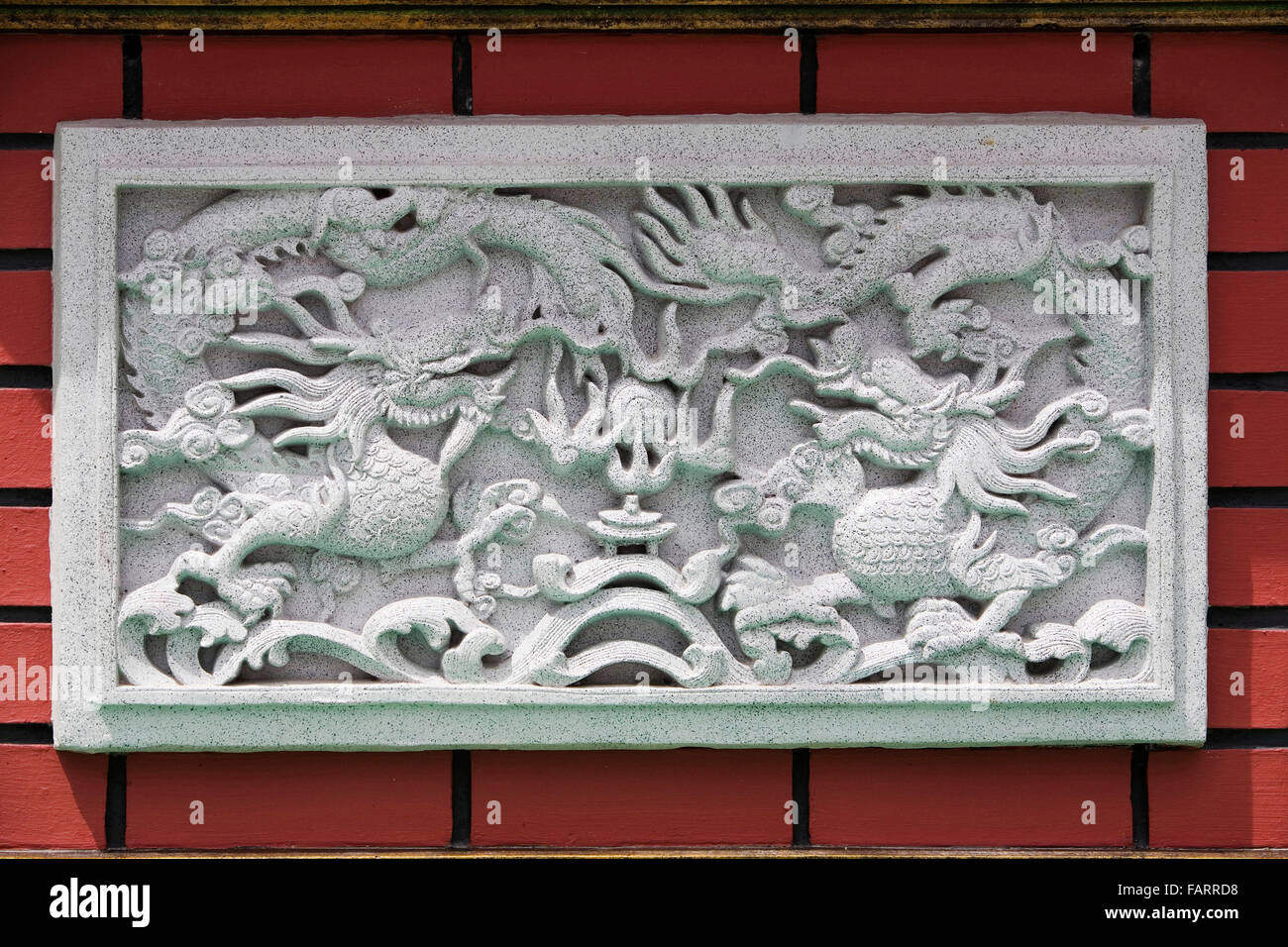 Chinese dragon on temple wall hi-res stock photography and images - Alamy