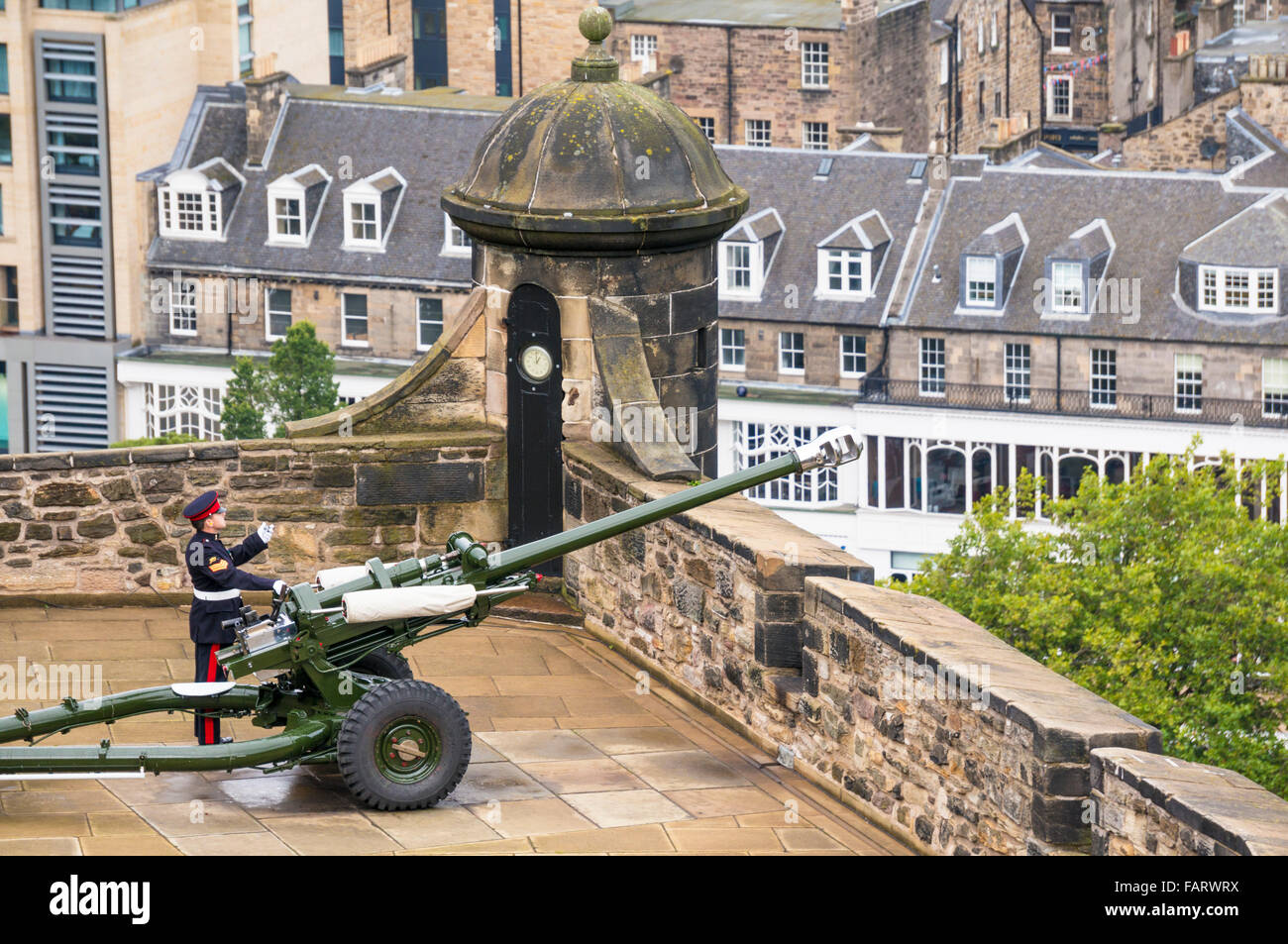 Battlements of edinburgh castle hires stock photography and images Alamy
