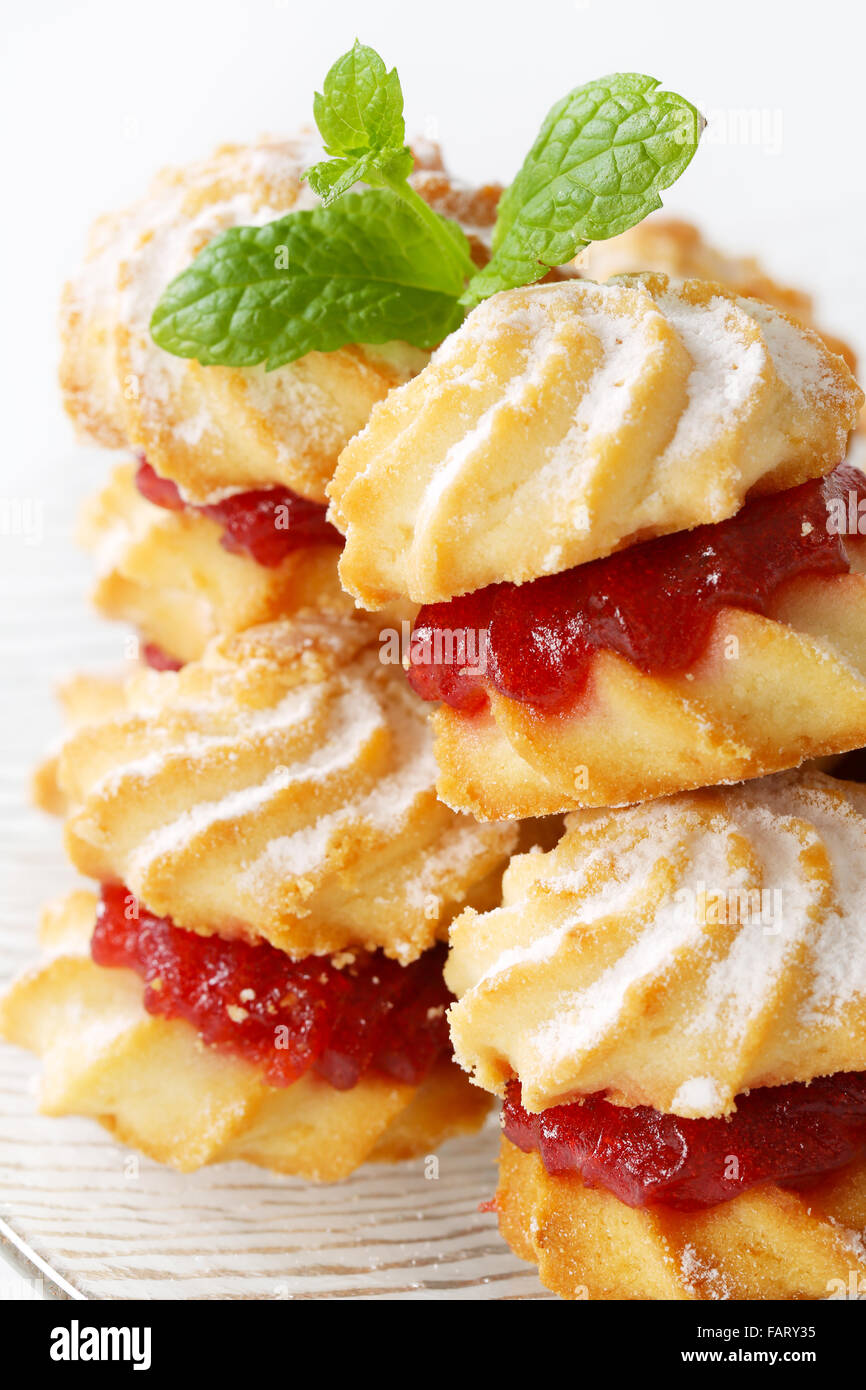 Jam sandwich cookies powdered with icing sugar Stock Photo Alamy
