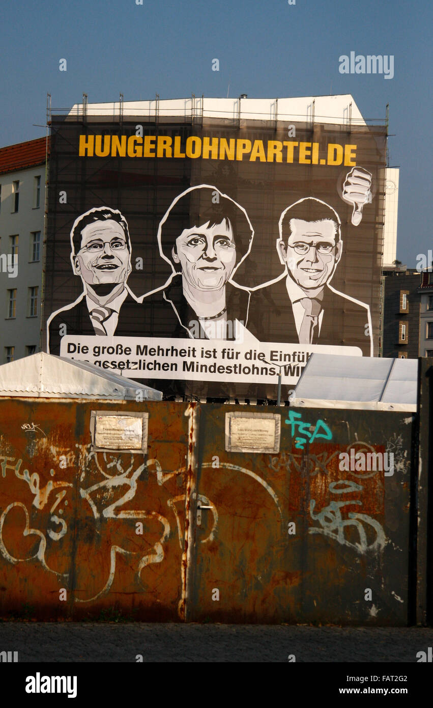Hungerlohnpartei.de: Guido Westerwelle, Angela Merkel, Karl-Theodor zu Guttenberg - Wahlplakate zur Bundestagswahl 2009, 21. Se Stock Photo