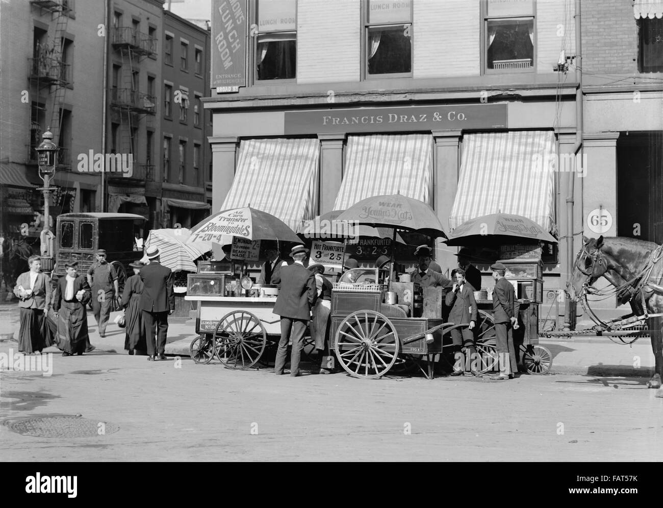 Broad Street Lunch Carts, New York City, USA, circa 1905 Stock Photo