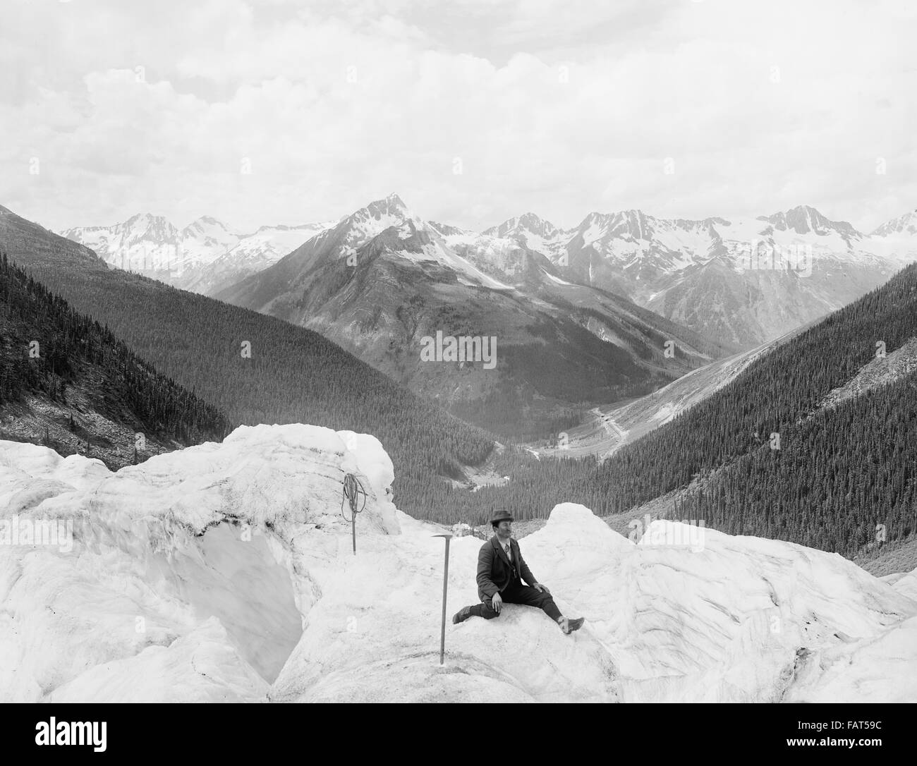 Mountain Climber Portrait, Hermit Range & Rogers Pass, Selkirk Mountains, Canada, 1905 Stock Photo