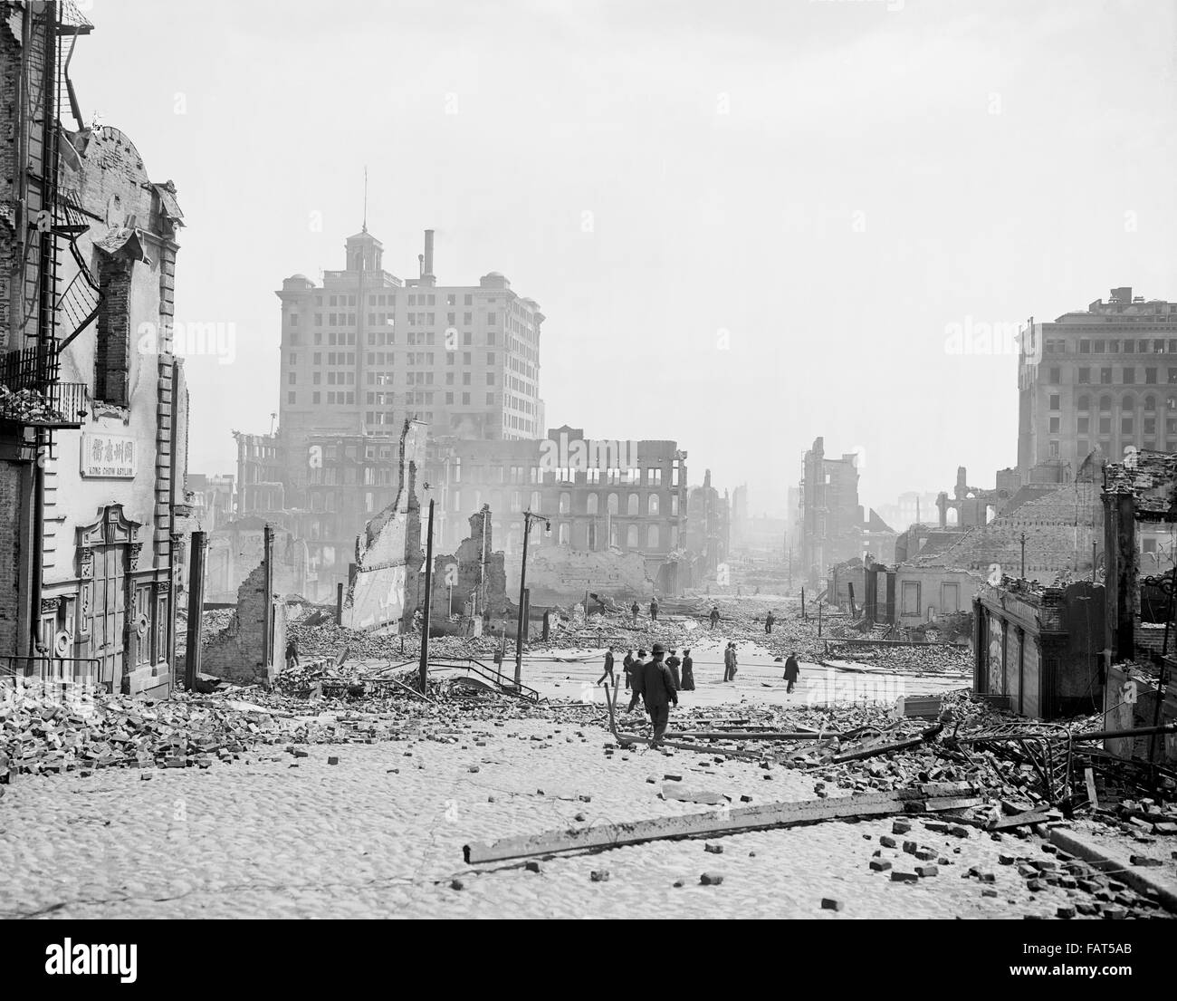 Pine Street below Kearney Street after Earthquake, San Francisco, California, USA, circa 1906 Stock Photo