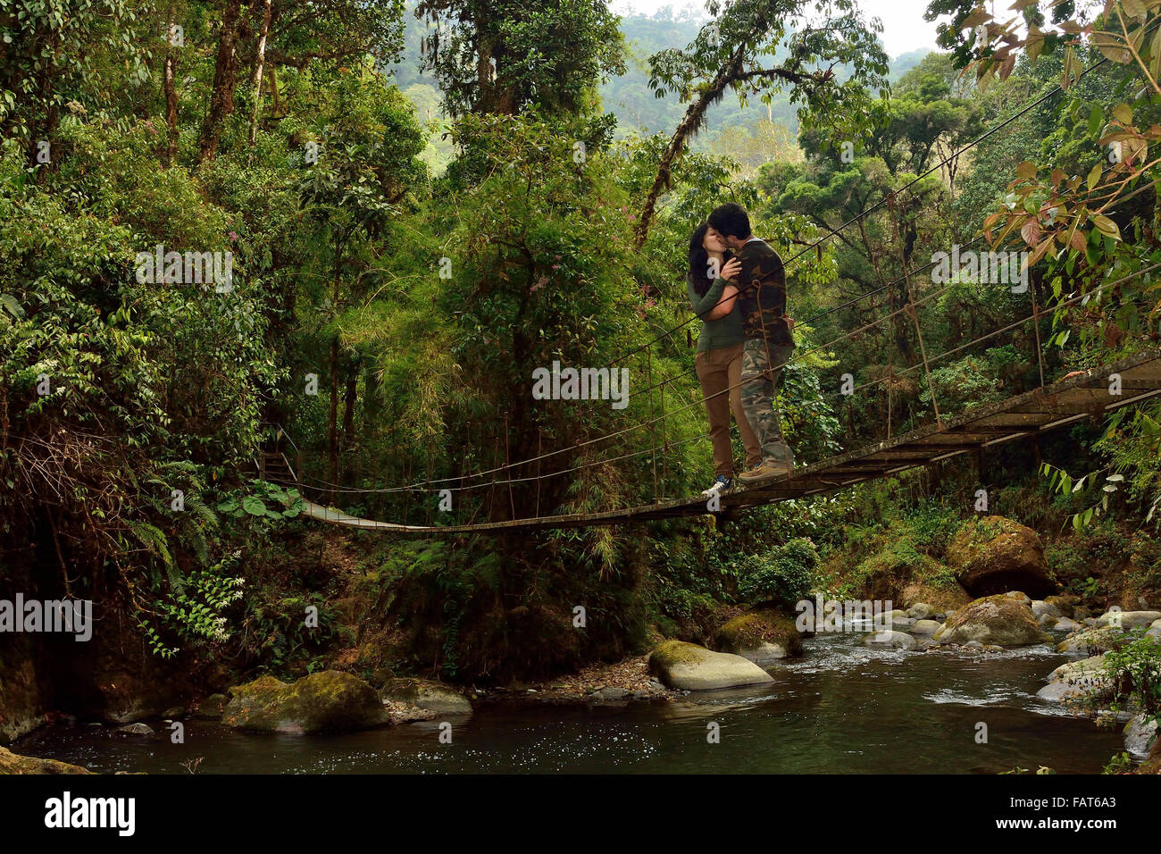 Two lovers on a Tibetan bridge in the Costa Rica's cloud forest Stock Photo