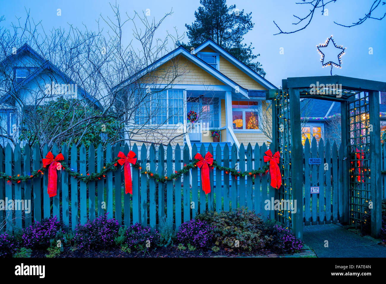picket fence decorated for Christmas Stock Photo Alamy