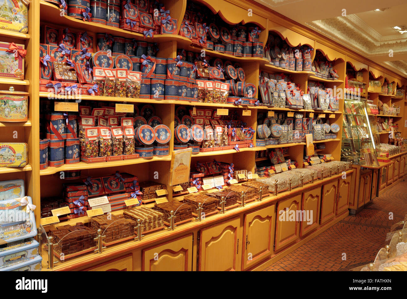 Chocolatiers hi-res stock photography and images - Alamy