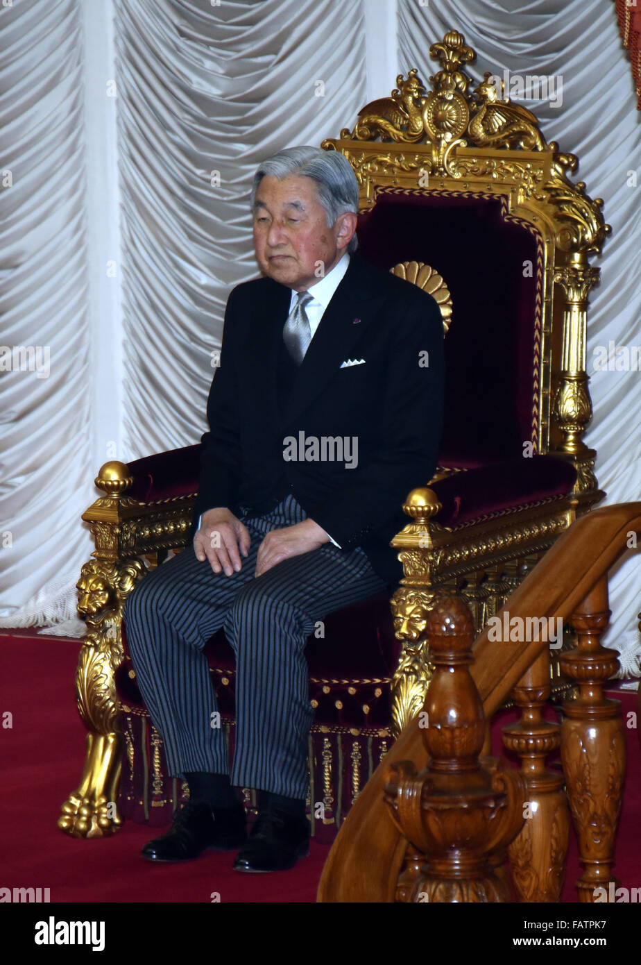 Tokyo, Japan. 4th Jan, 2016. Japans Emperor Akihito sits in his?chrysanthemum throne in the