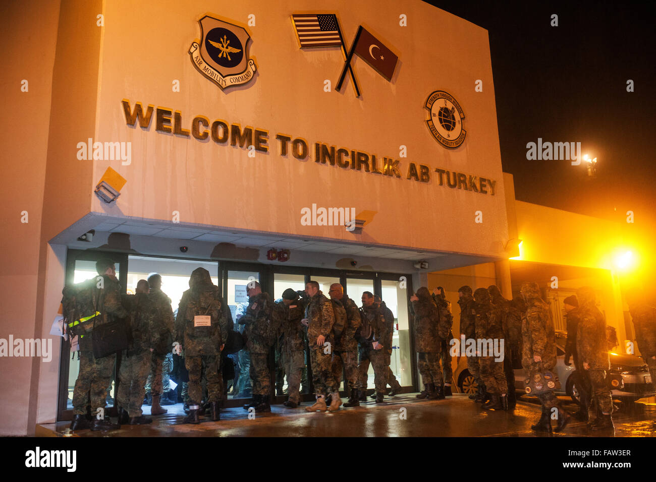 HANDOUT - A handout picture made available by the Bundeswehr (German armed forces) on 05 January 2016 shows the arrival of German soldiers as part of the operation Inherent Resolve, at Incirlik airbase, Turkey, 04 January 2016. Photo: BUNDESWEHR/FALK BAERWALD/dpa (ATTENTION EDITORS: FOR EDITORIAL USE ONLY IN CONNECTION WITH CURRENT REPORTING/ MANDATORY CREDIT: 'BUNDESWEHR/FALK BAERWALD/dpa') Stock Photo