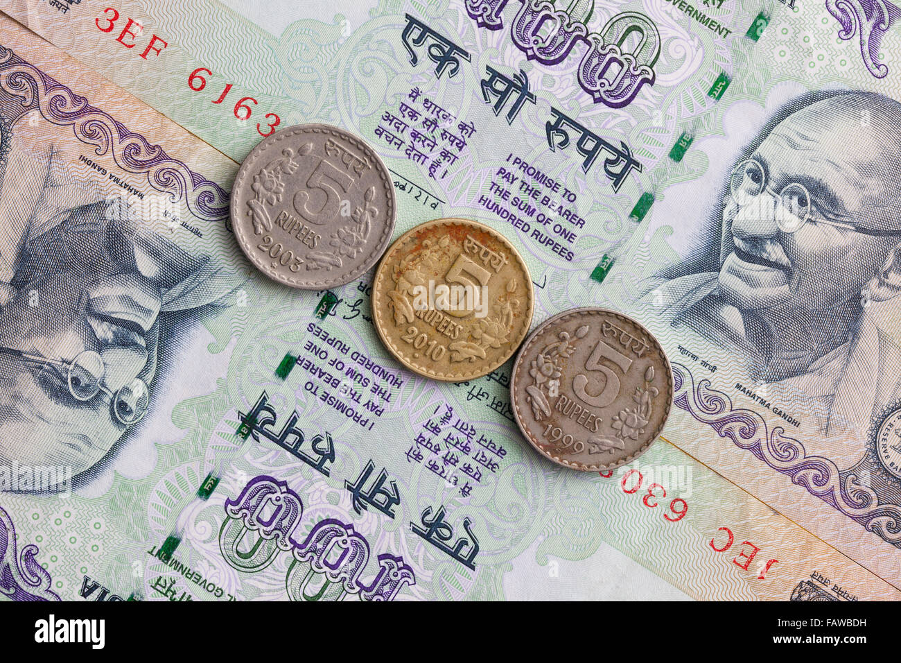 Different banknotes and coins of Indian Rupee Stock Photo - Alamy