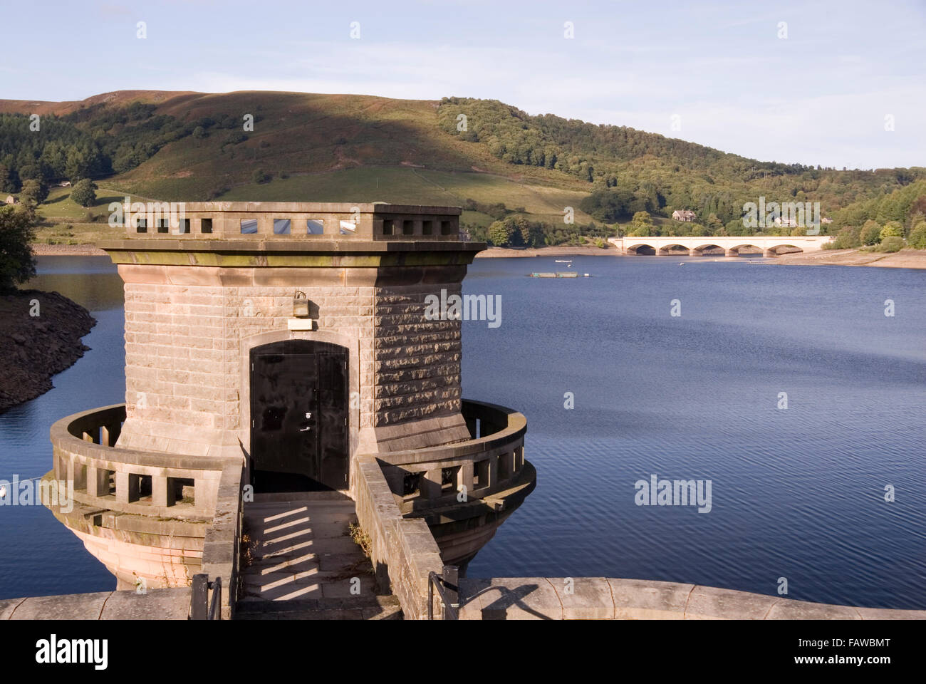DERBYSHIRE UK - 06 Oct : Ladybower Reservoir west draw off tower and the A6013 Bridge on 06 Oct 2013 in the Peak District, UK Stock Photo