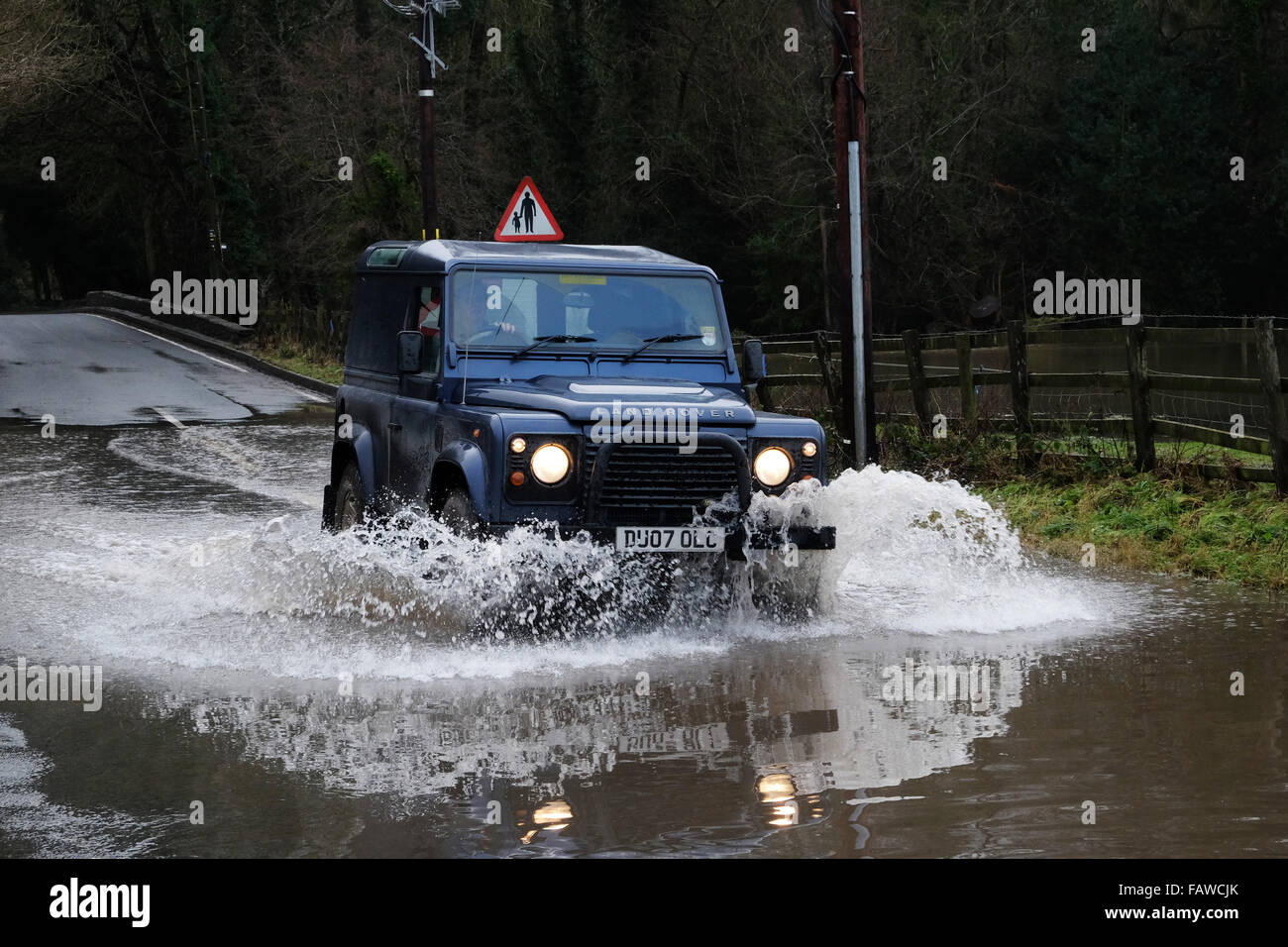 Combe, Herefordshire, UK. 5th January, 2016. A Land Rover negotiates