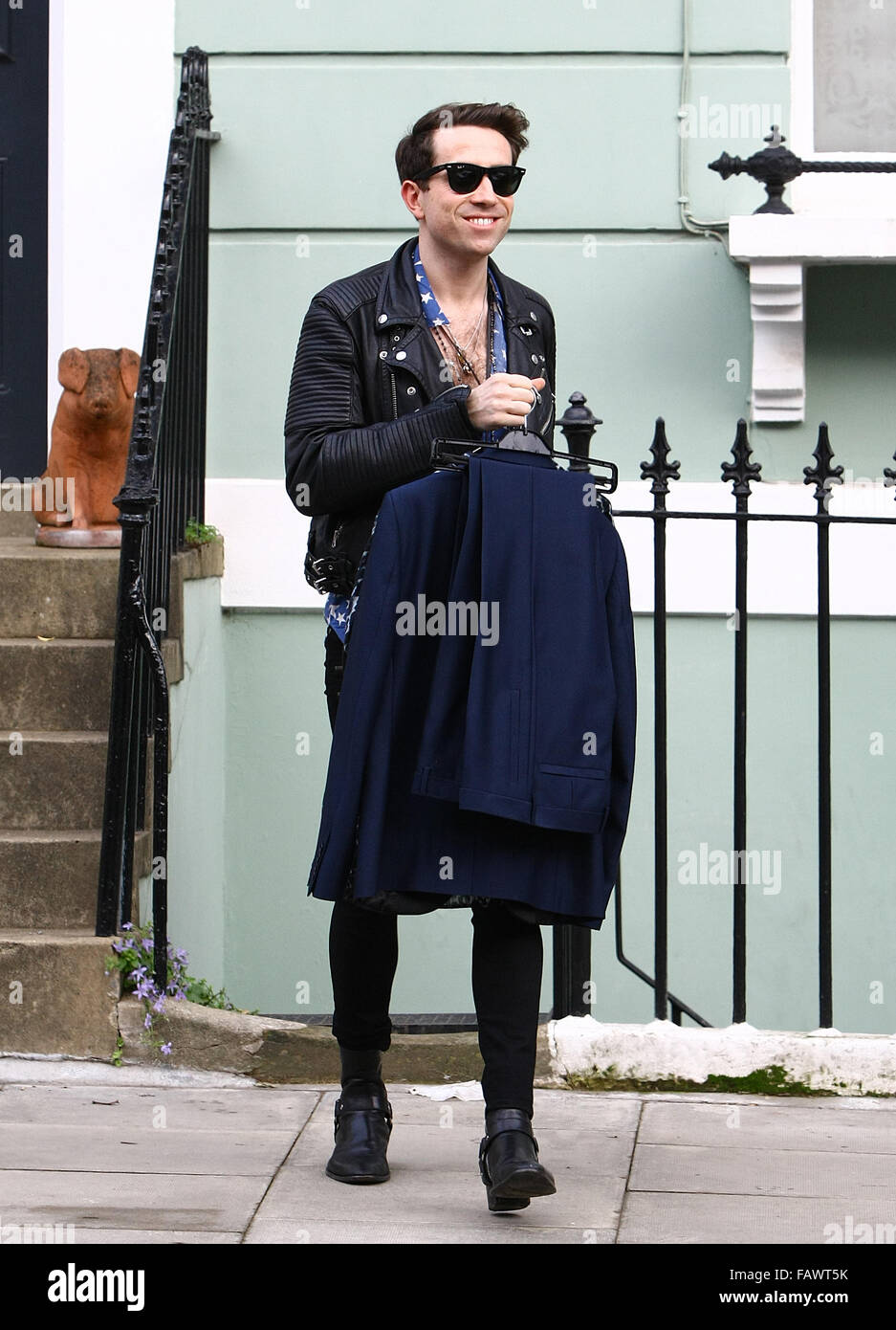 Nick Grimshaw arrives home wearing shorts on a cold day in London