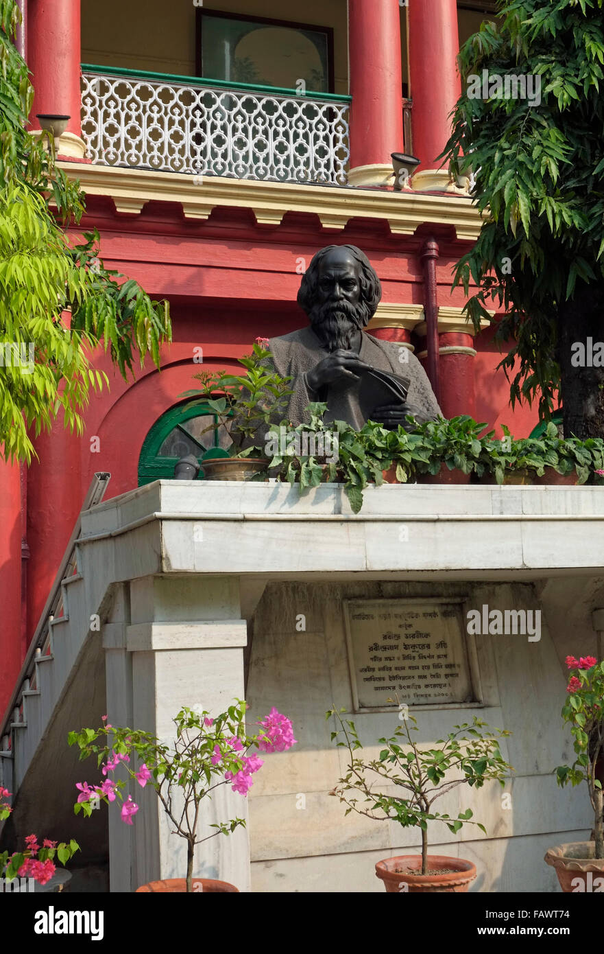 Bust of Tagore at Rabindranath Tagore’s House (Jorasanko Thakurbari) in Jorasanko, Kolkata, India. Stock Photo