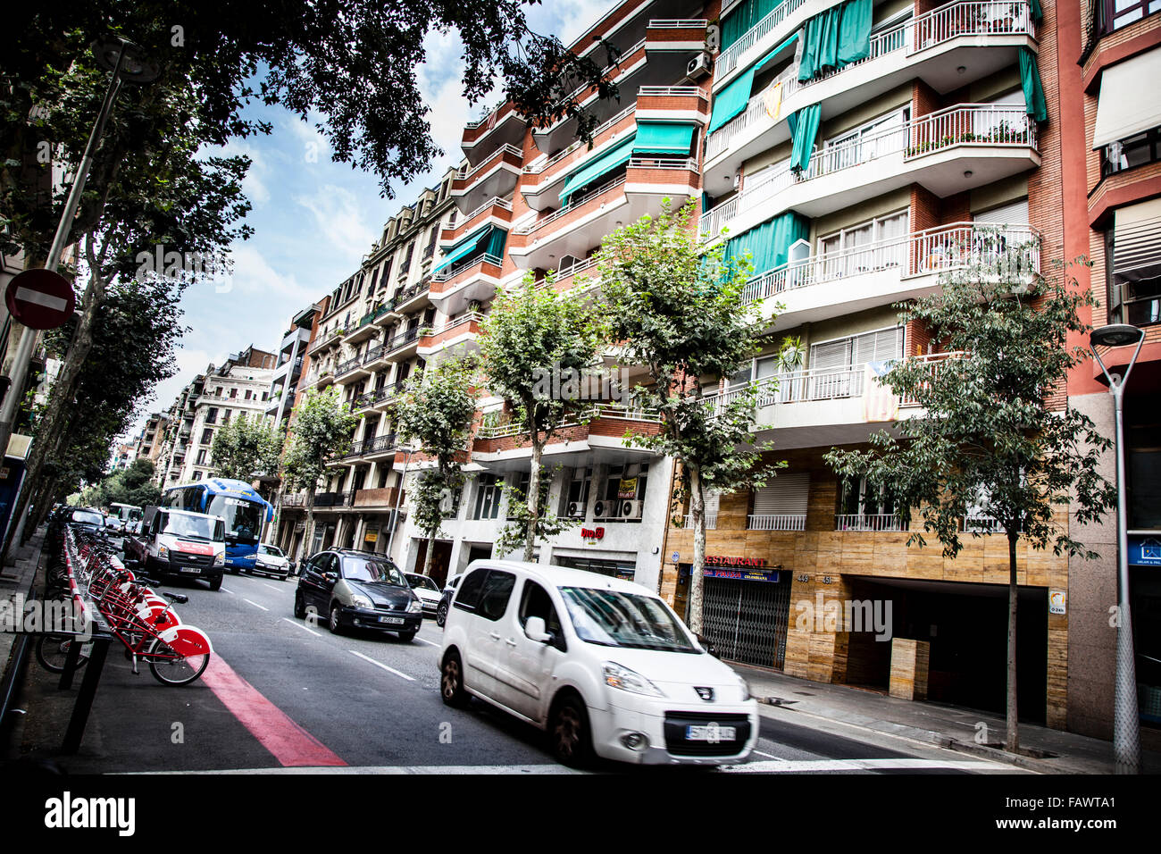 Cestino auto in piena Rambla di Barcelona Spagna Foto stock - Alamy