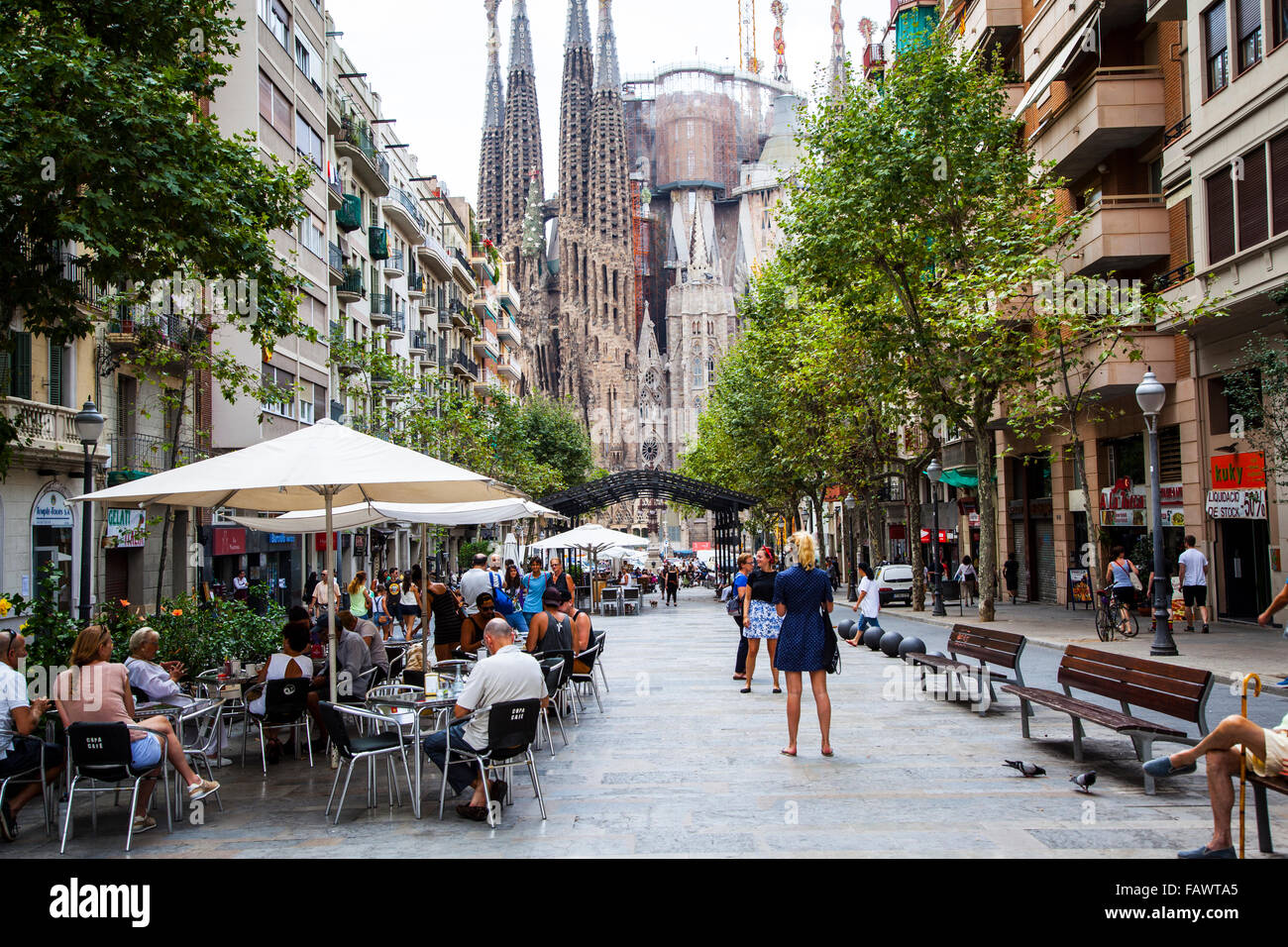 Famous Basilica y Templo Expiatorio de la Sagrada Familia at the end of