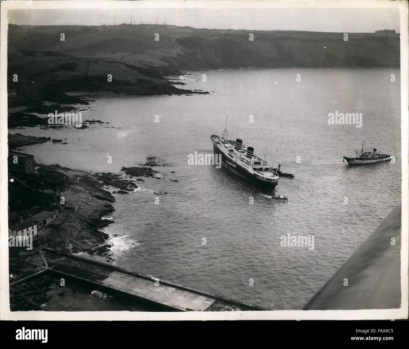 1955 - Linear Aground Off Plymouth Hoe. From the air. The scene from © Keystone Pictures USA/ZUMAPRESS.com/Alamy Live News Stock Photo