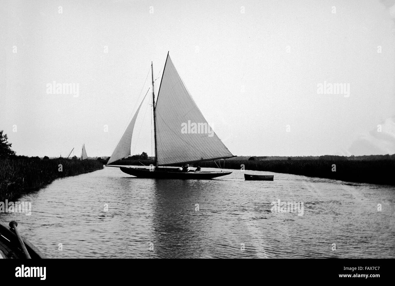 AJAXNETPHOTO - EARLY 1900S (APPROX). NORFOLK BROADS, ENGLAND.  - EDWARDIAN YACHTING - A GAFF RIGGED CUTTER UNDER WAY IN A LIGHT BREEZE. PHOTO:AJAX VINTAGE PICTURE LIBRARY.  REF:AVL/YA/BROADS SAILING 2 Stock Photo