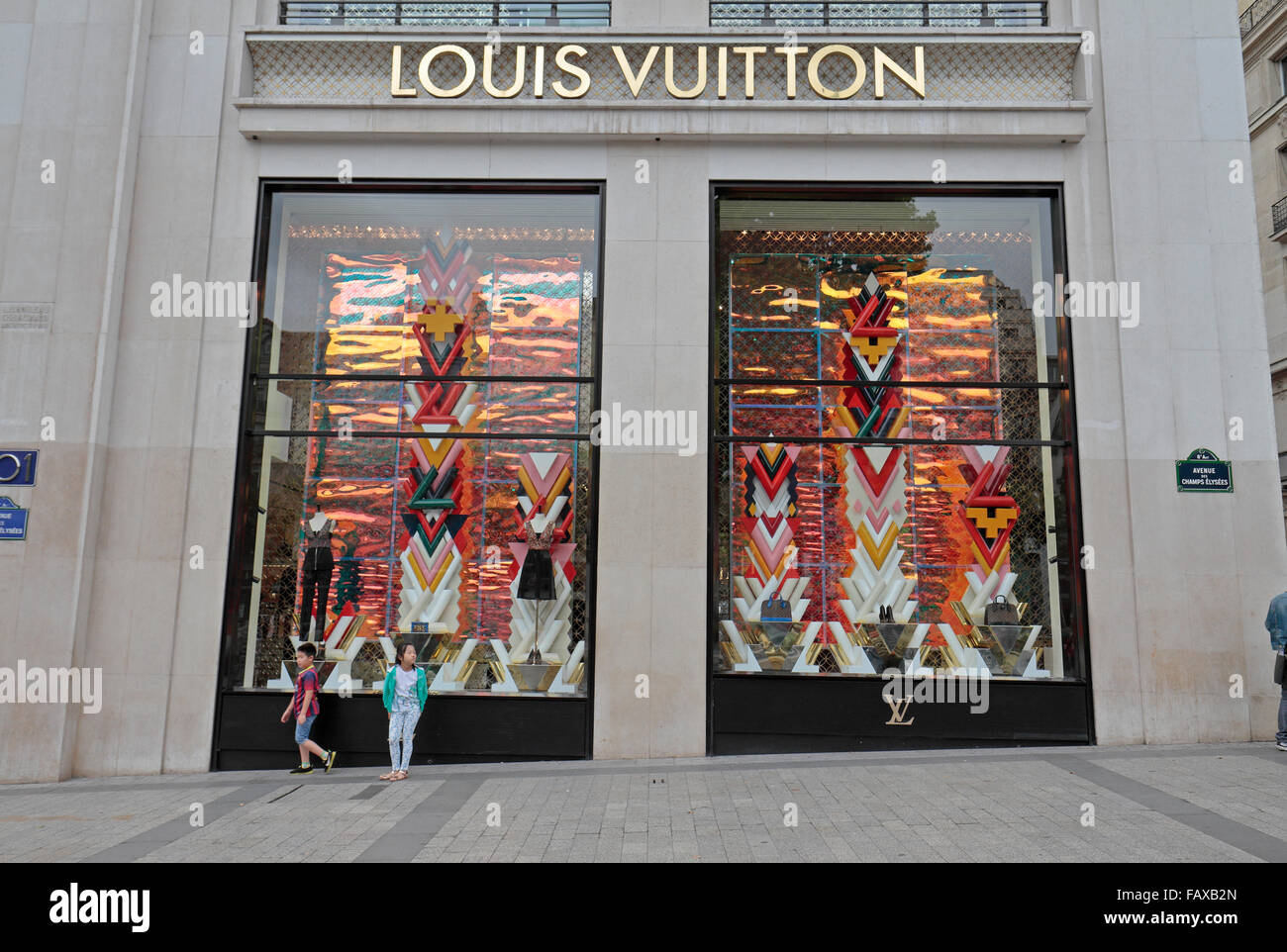 Paris, France, People Shopping, Street Lights, Storefront ,French Luxury  Fashion Shop, LVMH Louis Vuitton building store, Avenue Champs Elysees,  Night Stock Photo - Alamy
