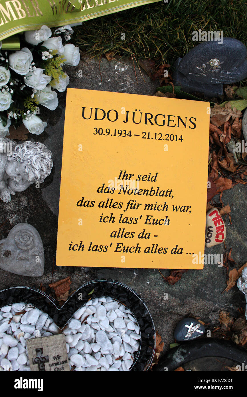 A wrong lyrics was engraved on singer Udo Jürgens grave plate. The correct lyric is: 'Ich lass' Euch alles – ich lass' Euch alles da' The grave plate was replaced two times by his brother Manfred Bockelmann.  Featuring: Udo Jürgens Where: Vienna, Austria Stock Photo