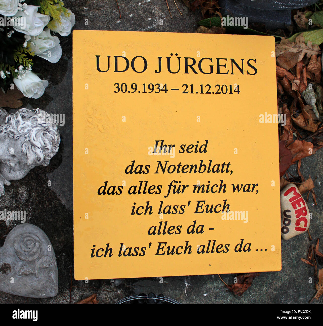 A wrong lyrics was engraved on singer Udo Jürgens grave plate. The correct lyric is: 'Ich lass' Euch alles – ich lass' Euch alles da' The grave plate was replaced two times by his brother Manfred Bockelmann.  Featuring: Udo Jürgens Where: Vienna, Austria Stock Photo