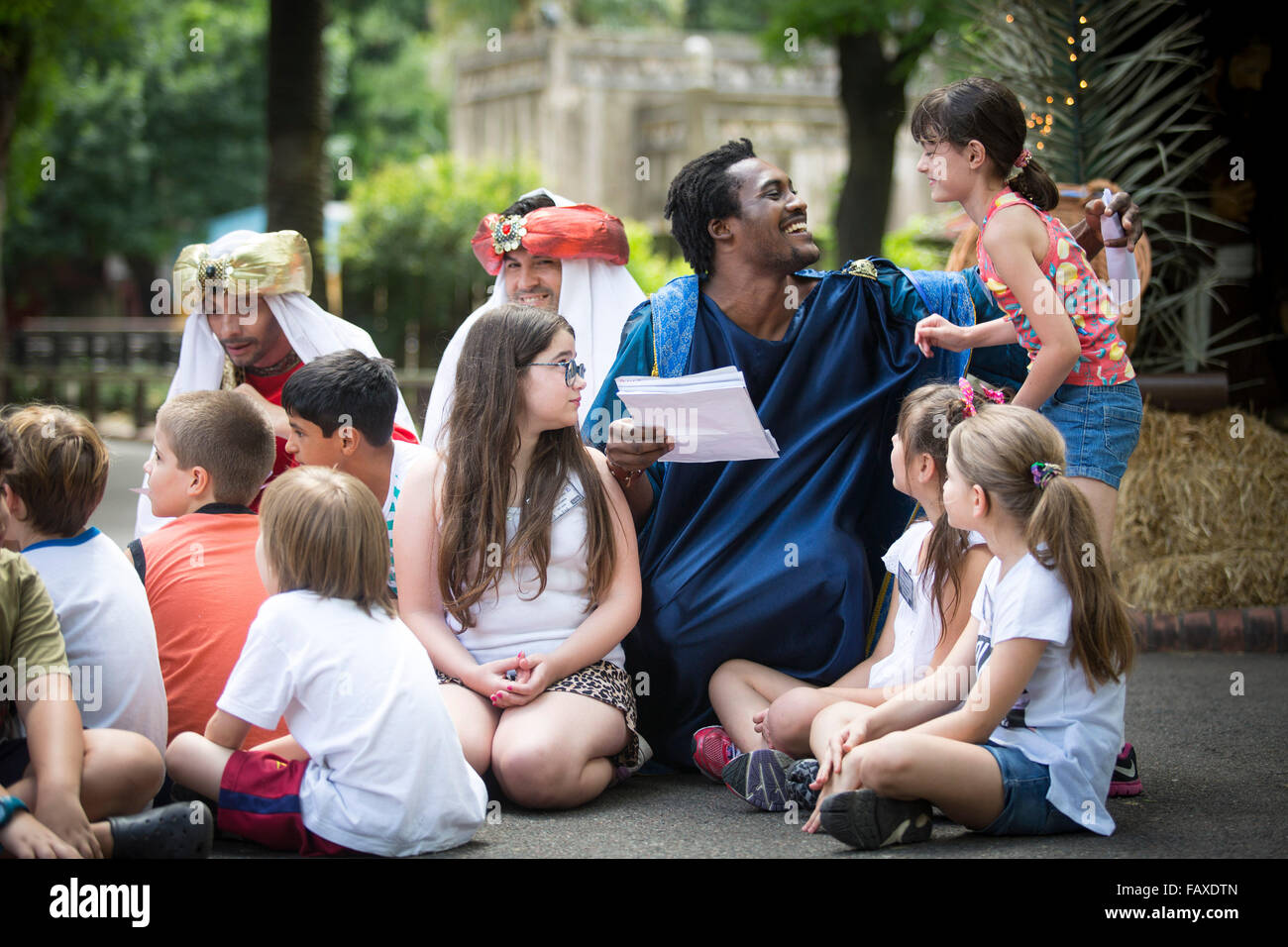 Buenos Aires, Argentina. 5th Jan, 2016. Children deliver their letters