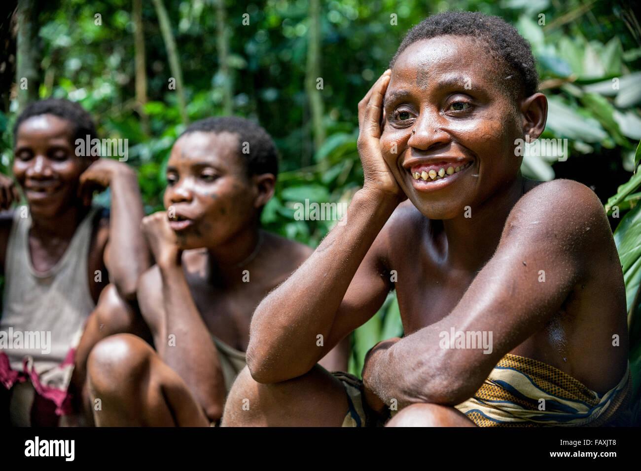 The resting Baka women Stock Photo - Alamy
