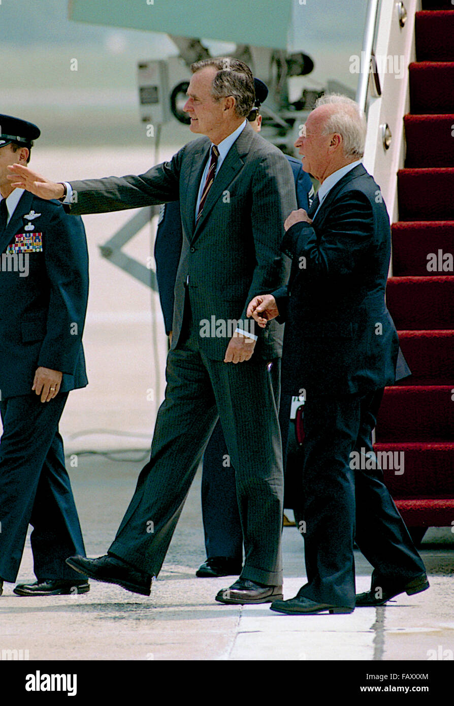 Camp Springs, Maryland. 8-11-1992 President George H.W. Bush arrives at Andrews Air Force on Air Force One. Traveling with the US President is Israeli Prime Minister Yitzhak Rabin  Credit: Mark Reinstein Stock Photo