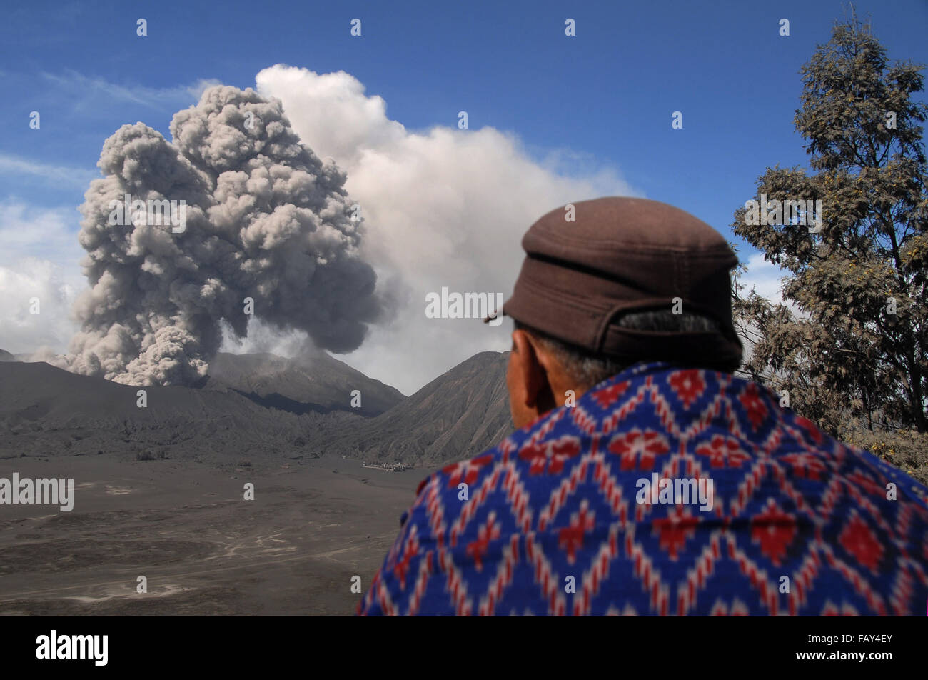 Probolinggo, Indonesia. 05th Jan, 2016. Residents Tenggerese see volcanic material Mount Bromo, seen from Cemoro Lawang, Sukapura, Probolinggo. The Center for Volcanology and Geological Hazard Mitigation (PVMG) giving the alert status one month ago. The mount Bromo suffered vulcanic type A total of 19 and volcanic type B as much as 7 data obtained from reports every 6 hours. Credit:  Adhitya Hendra/Pacific Press/Alamy Live News Stock Photo