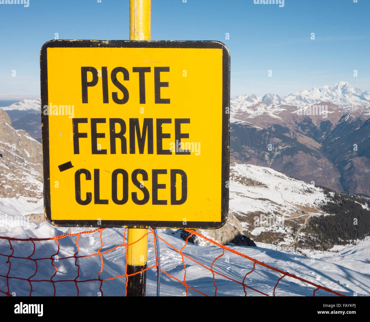 Piste closed sign hi-res stock photography and images - Alamy