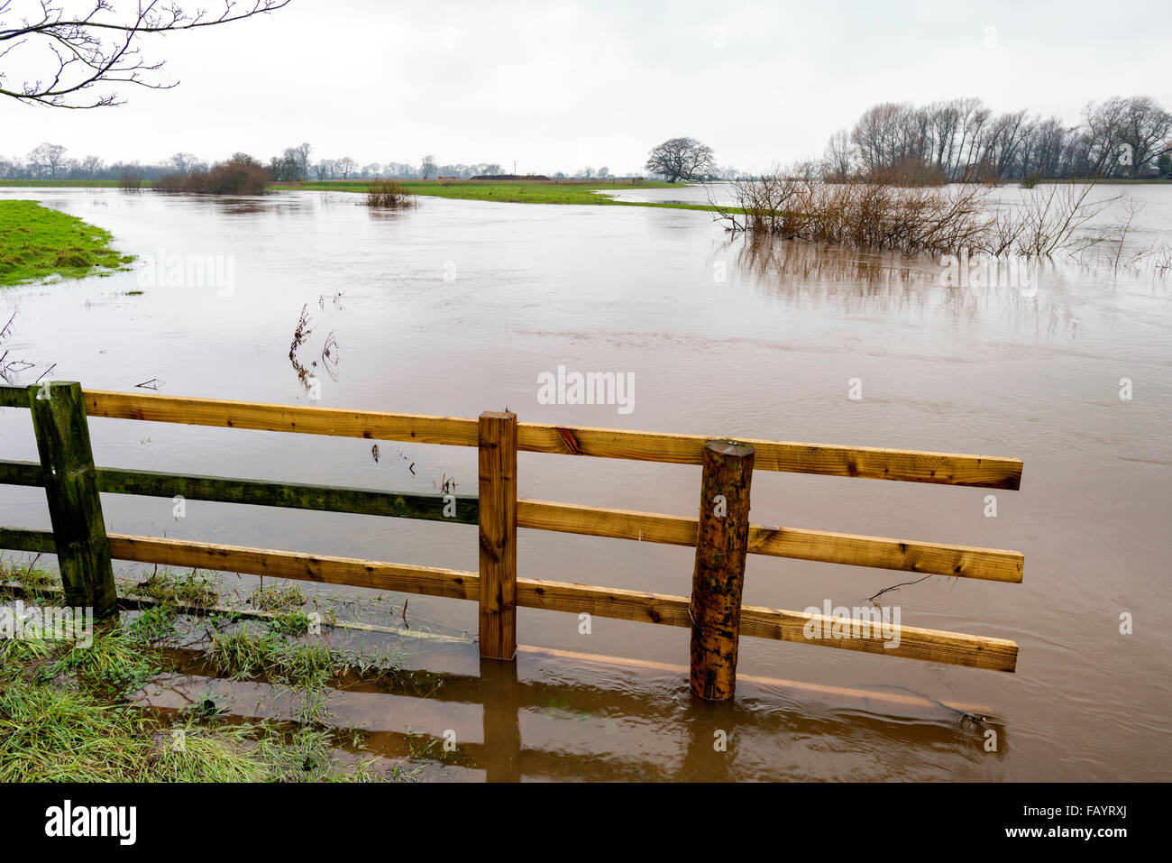 Howe Bridge near Pickering, North Yorkshire, UK. 6th January, 2016. Since the river Rye burst it's banks the flooding continues engulf an even greater area Credit:  Richard Burdon/Alamy Live News Stock Photo