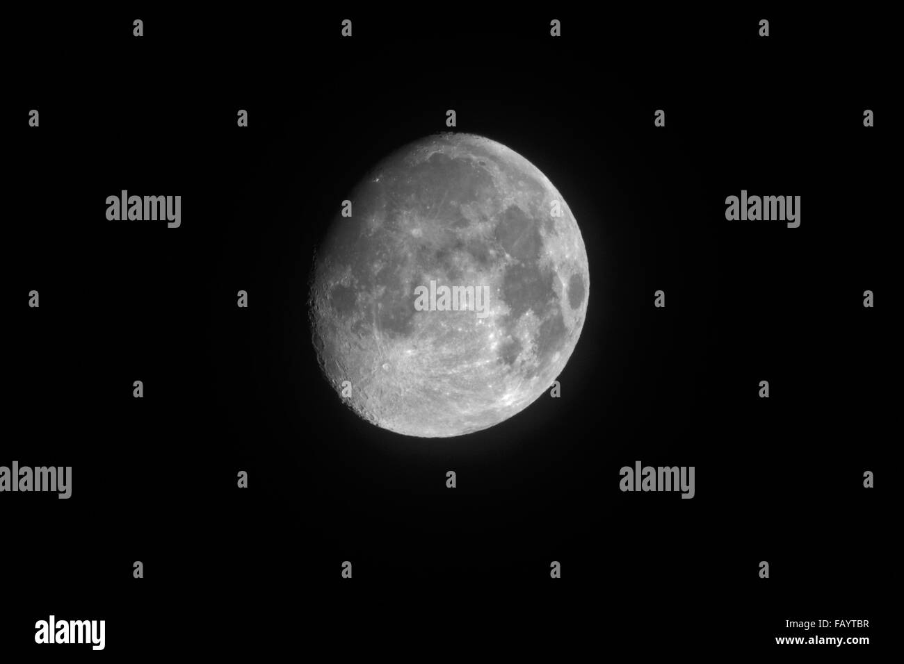 86 Gibbous Waxing Moon Stock Photo Alamy