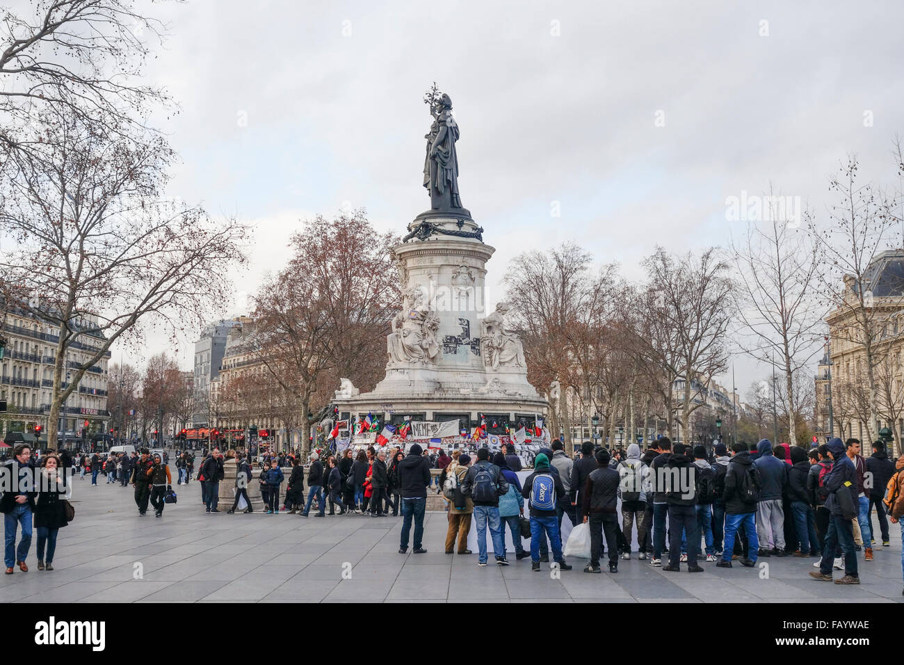 Tributes to the victims of the terrorist attacks of November 13, 2015 ...