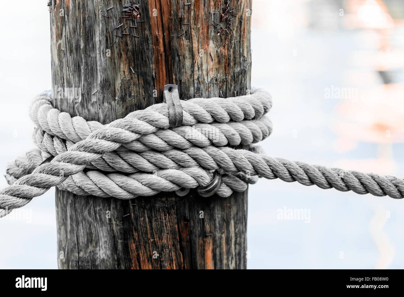 Rope and post fence hi-res stock photography and images - Alamy