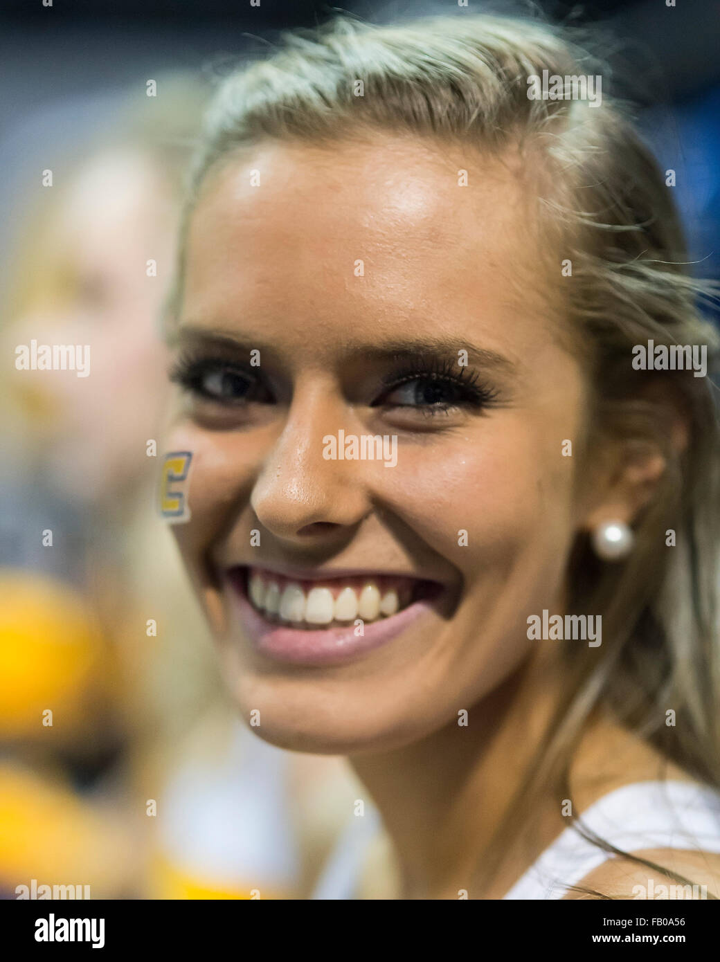 Chattanooga, Tennessee, USA. 05th Jan, 2016. Sugar Moc between the