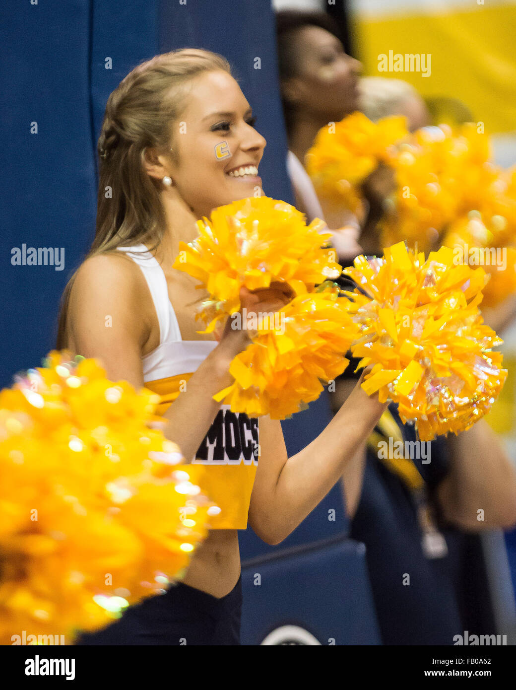 Chattanooga, Tennessee, USA. 05th Jan, 2016. Sugar Moc between the