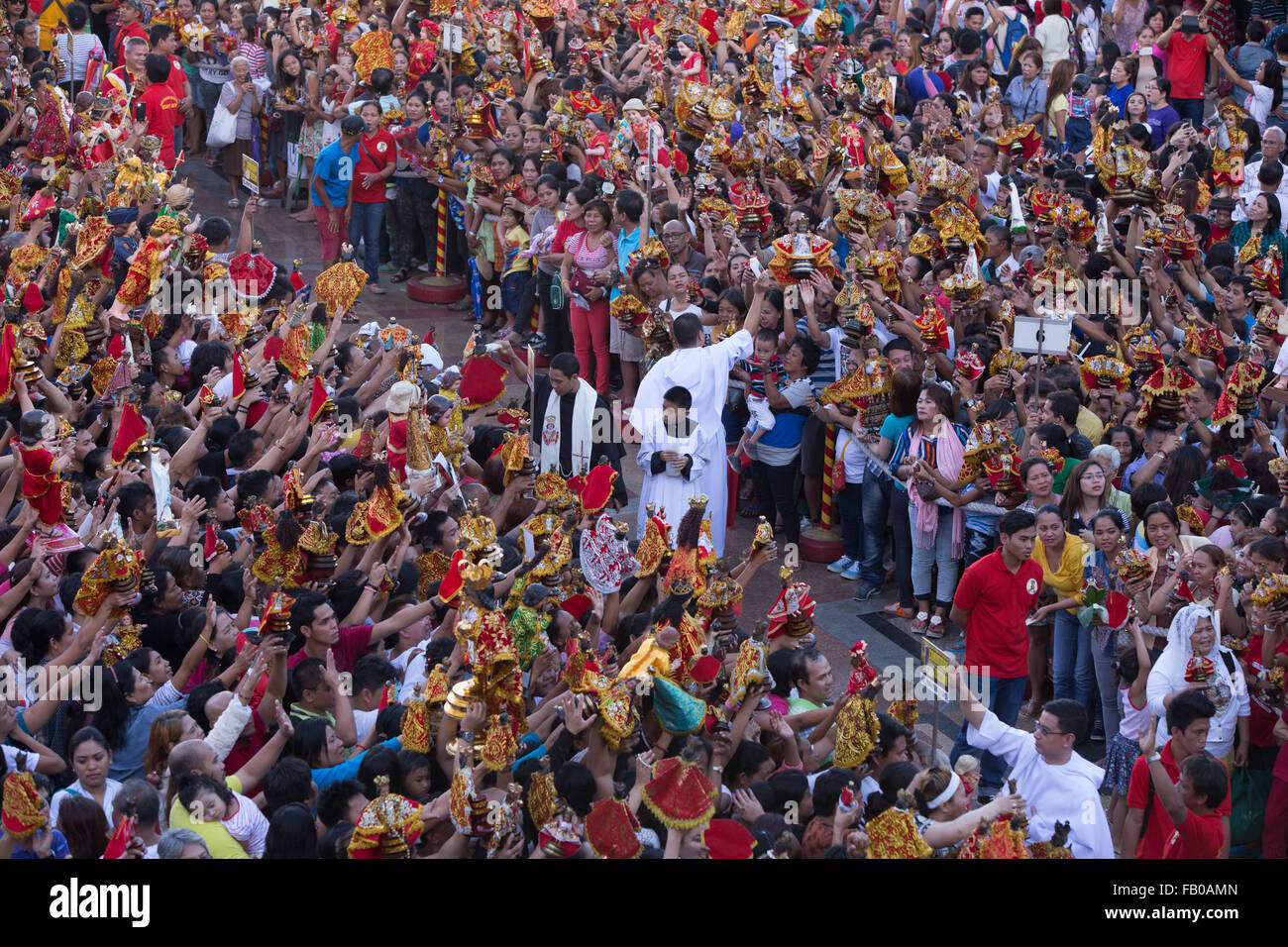 Cebu City, Philippines. 07th Jan, 2016. Following a dawn procession starting at 4:30 am, thousands of Filipino Catholics flock to the oldest Roman Catholic Church in the Philippines - the Basilica Minore del St.Nino in Cebu City. The event marks the official start of the Fiesta Señor - a nine day religious festival honouring the Santo Nino De Cebu (Holy Child of Cebu) Many devotees bring with them a Santo Nino figurine representing the Child Jesus. Credit:  imagegallery2/Alamy Live News Stock Photo