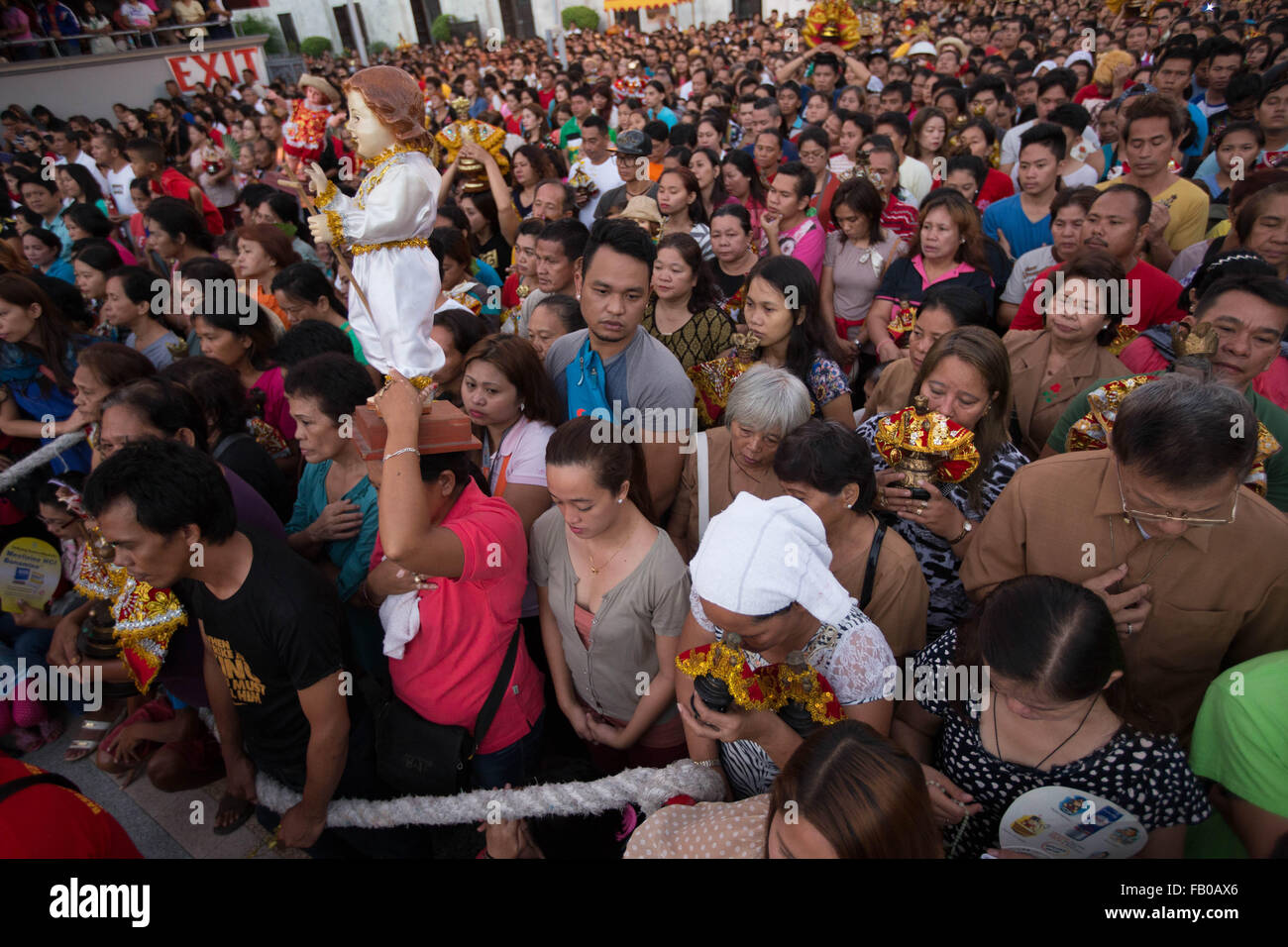 Cebu City, Philippines. 07th Jan, 2016. Following a dawn procession starting at 4:30 am, thousands of Filipino Catholics flock to the oldest Roman Catholic Church in the Philippines - the Basilica Minore del St.Nino in Cebu City. The event marks the official start of the Fiesta Señor - a nine day religious festival honouring the Santo Nino De Cebu (Holy Child of Cebu) Many devotees bring with them a Santo Nino figurine representing the Child Jesus. Credit:  imagegallery2/Alamy Live News Stock Photo