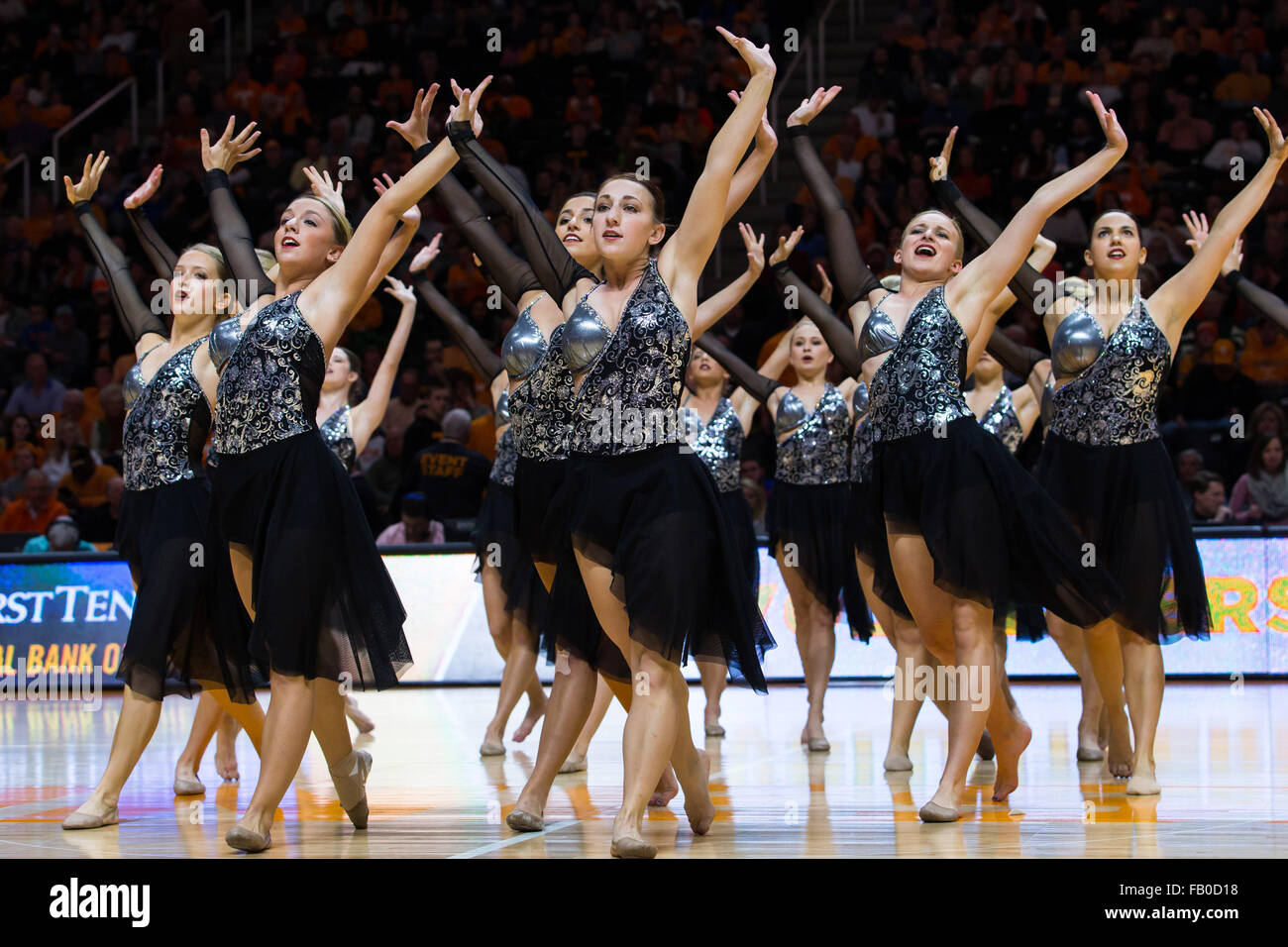 Knoxville, Tennessee, USA. 06th Jan, 2016. Tennessee Volunteers dance