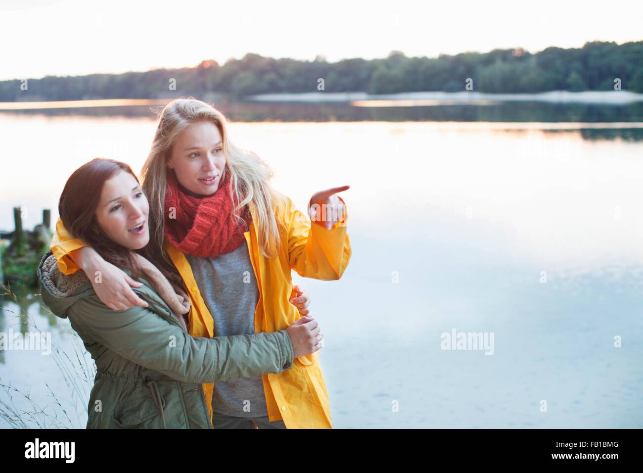 Young women enjoying vacation day hi-res stock photography and images ...